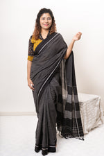 Load image into Gallery viewer, Black Patteda Anchu Cotton Saree With Black Border
