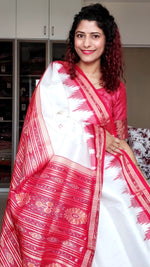 Load image into Gallery viewer, Bandha Border Khandua Ikkat Silk Saree - Off White Red

