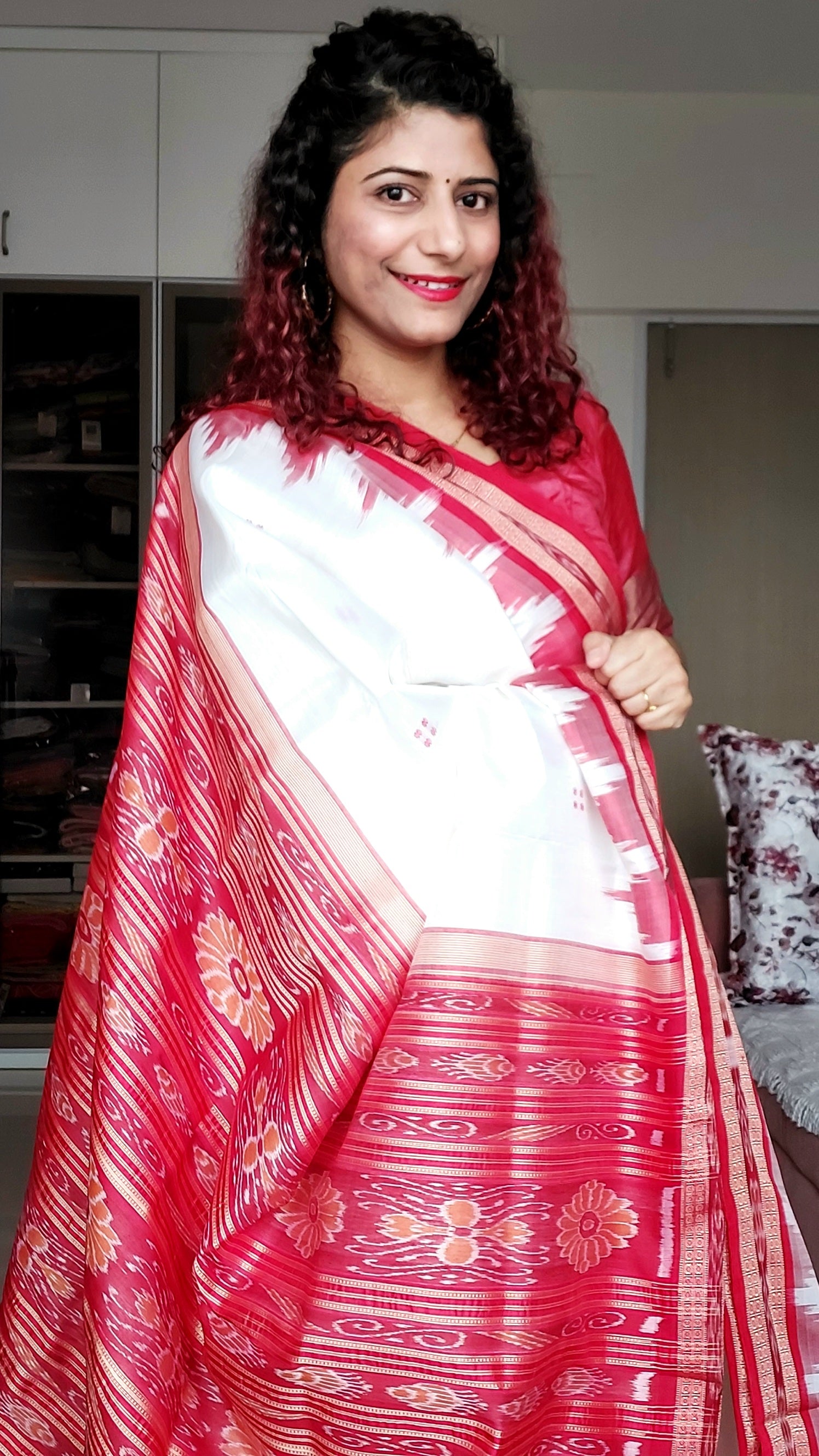 Bandha Border Khandua Ikkat Silk Saree - Off White Red