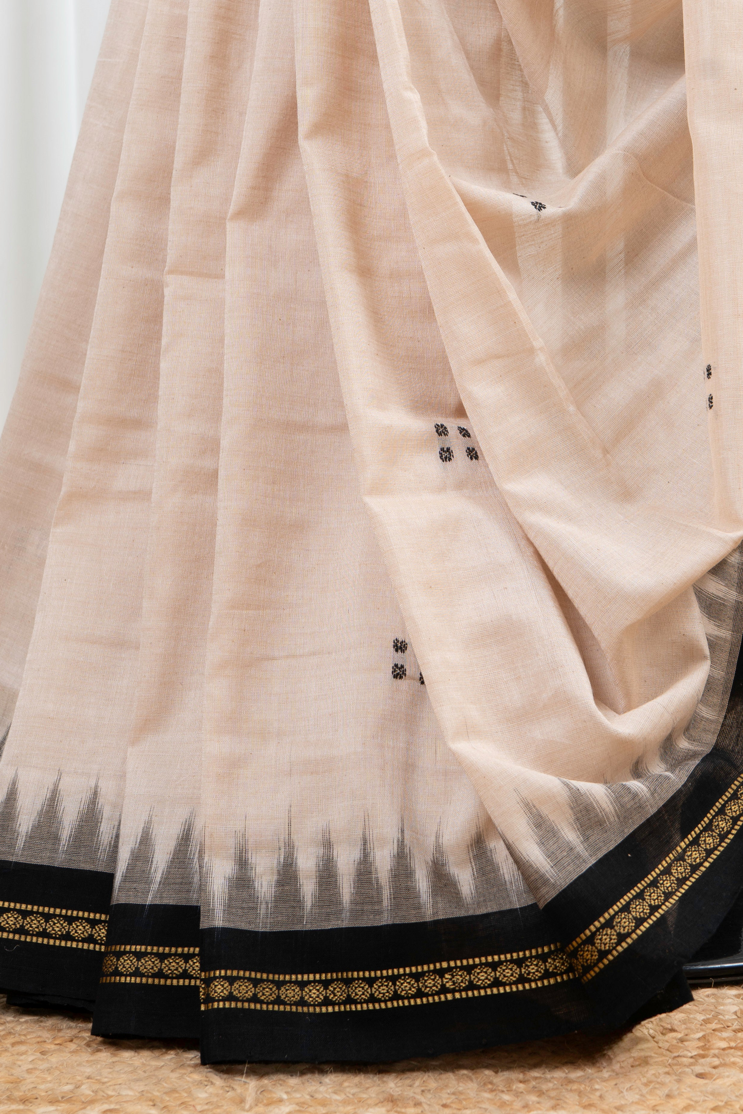 Ek Phulia Cotton Saree-Beige Black