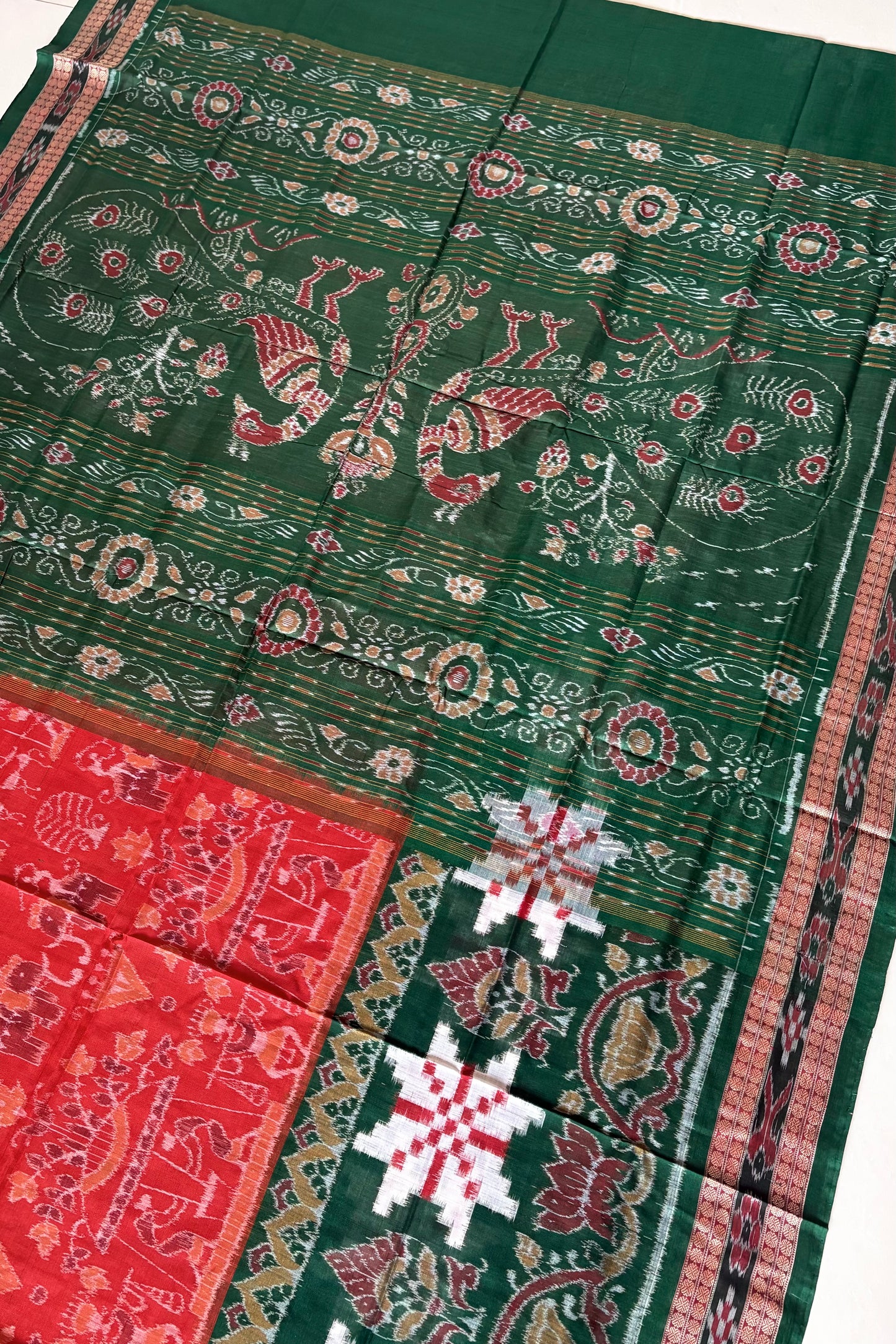 Exclusive Curvilinear Sambalpuri Ikkat Pure Cotton Saree : Red & Green