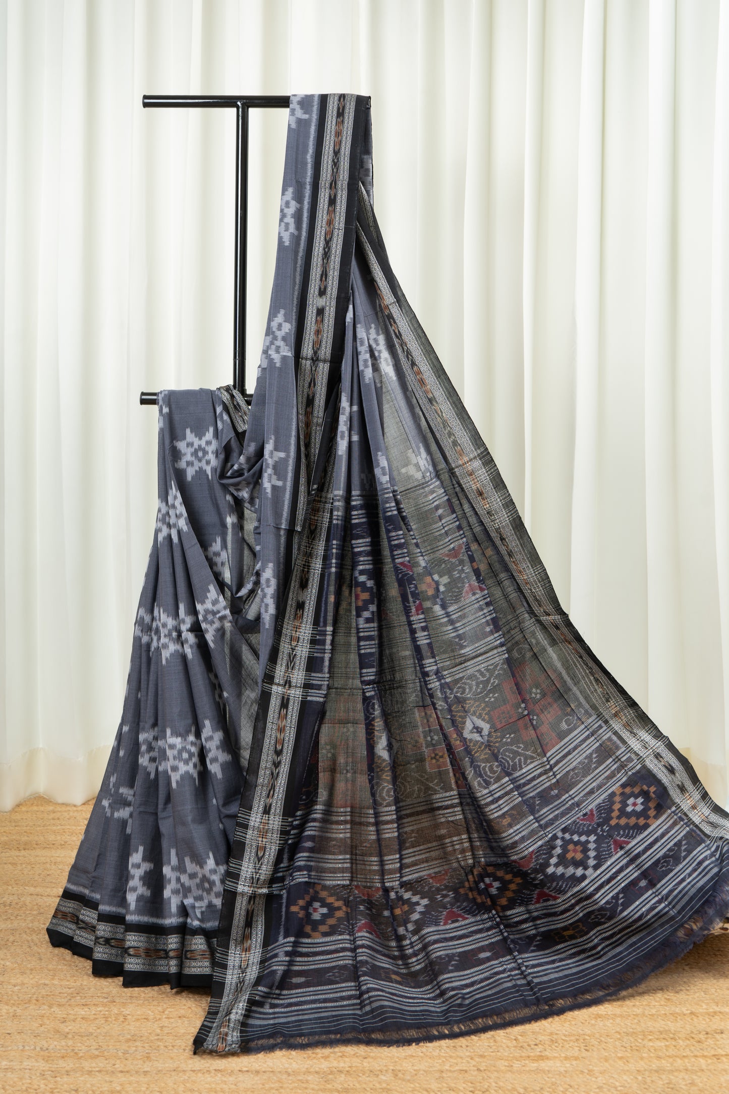 Odisha Handloom Single Ikkat Cotton Saree-Grey