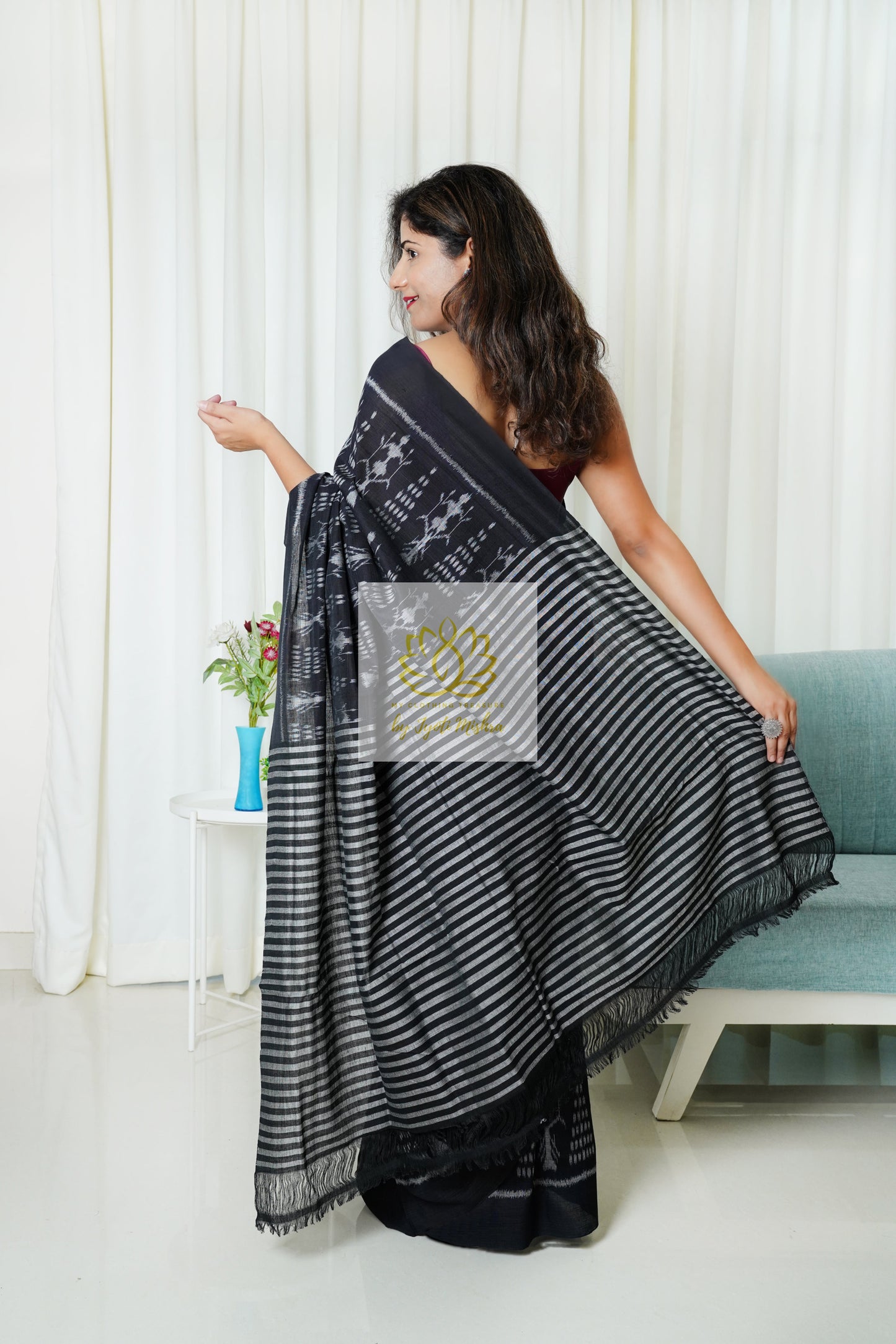 Exclusive Bandha Body Ikkat Cotton Saree - Black