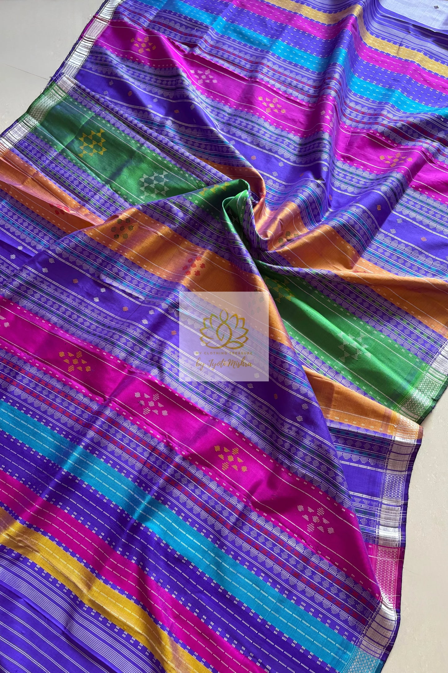 Exclusive Double Pallu Berhampuri Pure Silk Patta Saree - Grey Saree