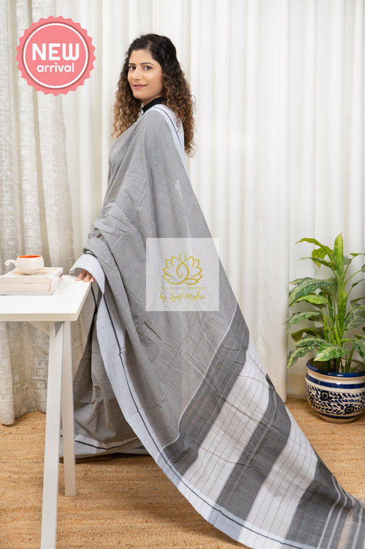 Grey Patteda Anchu Cotton Saree With Border