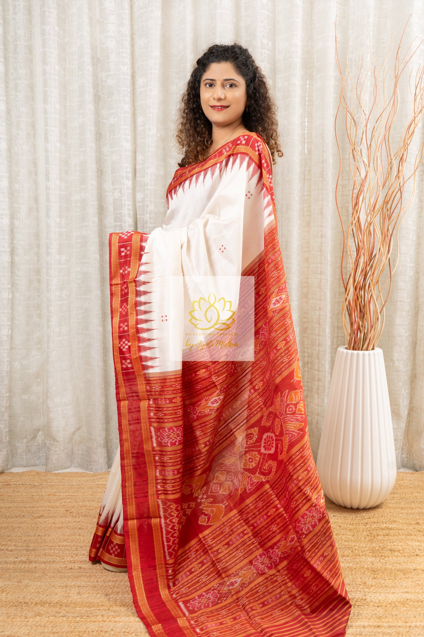 Pasapali Border Khandua Ikkat Silk Saree Off White Saree