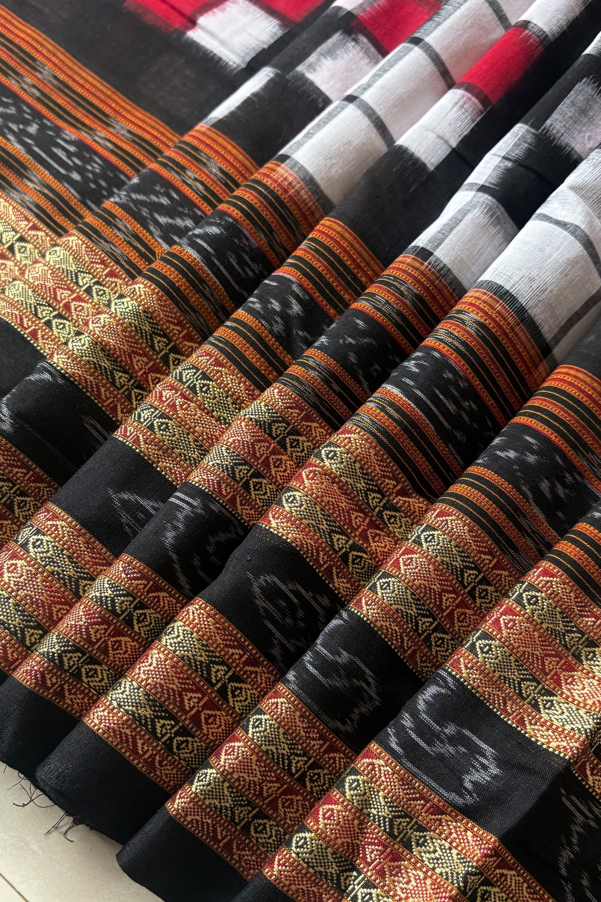 Sambalpuri Bichitrapuri Pure Cotton Saree: Black & White