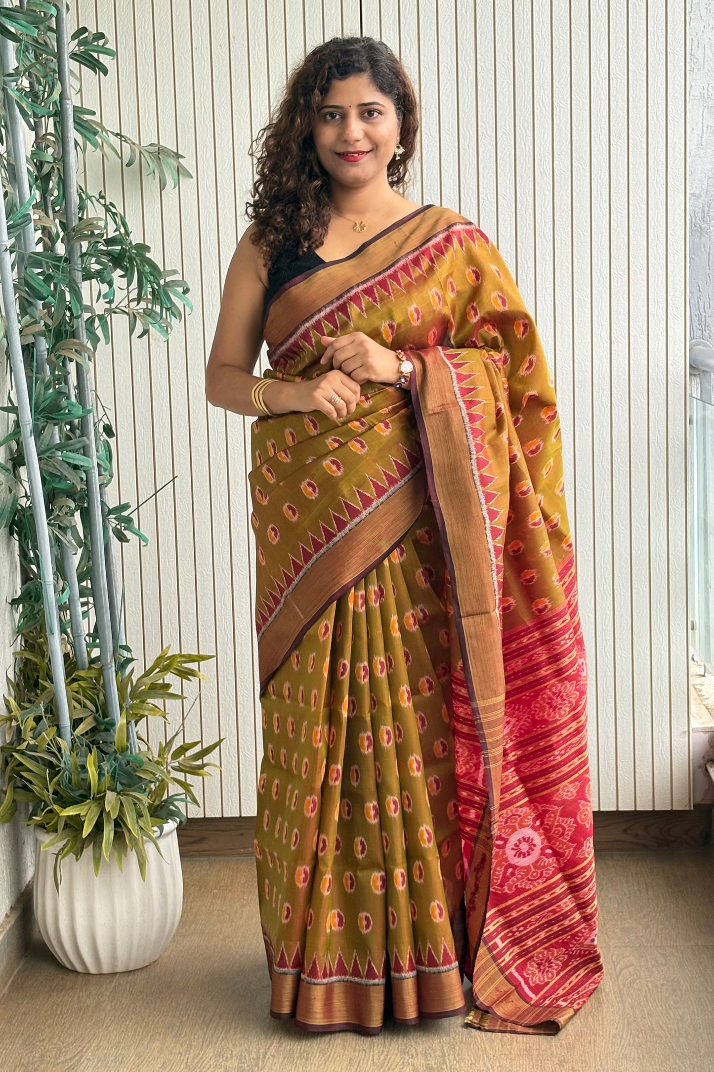 Odisha Ikkat Pure Khandua Silk Saree-Dual Shine Olive