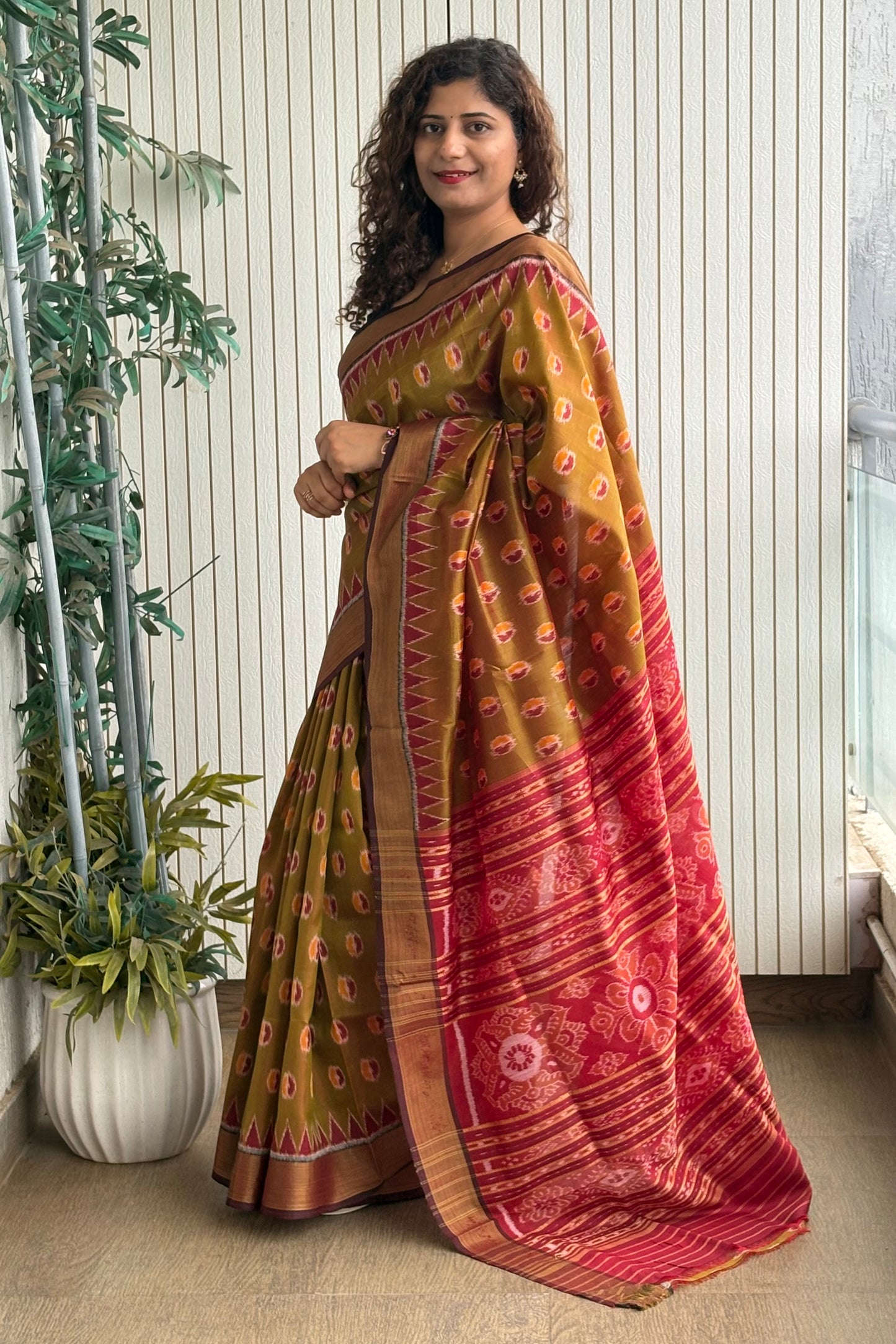 Odisha Ikkat Pure Khandua Silk Saree-Dual Shine Olive