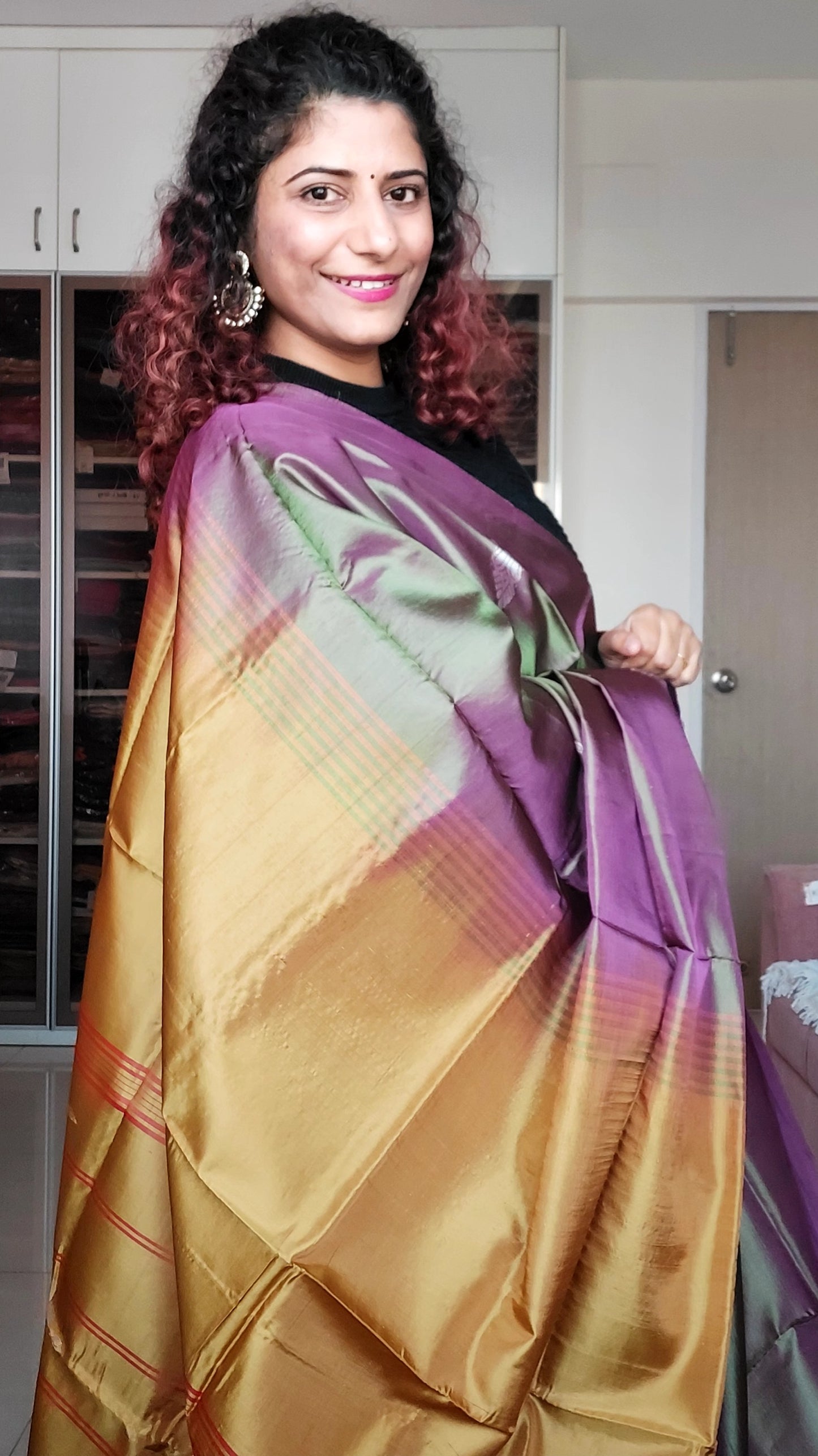 Handwoven Banana Pith Silk Saree- Shot Green & Gold