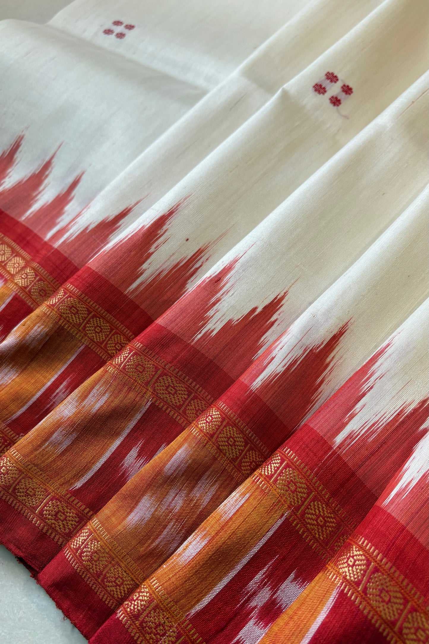 Pasapali Border Khandua Ikkat Silk Saree - Off White