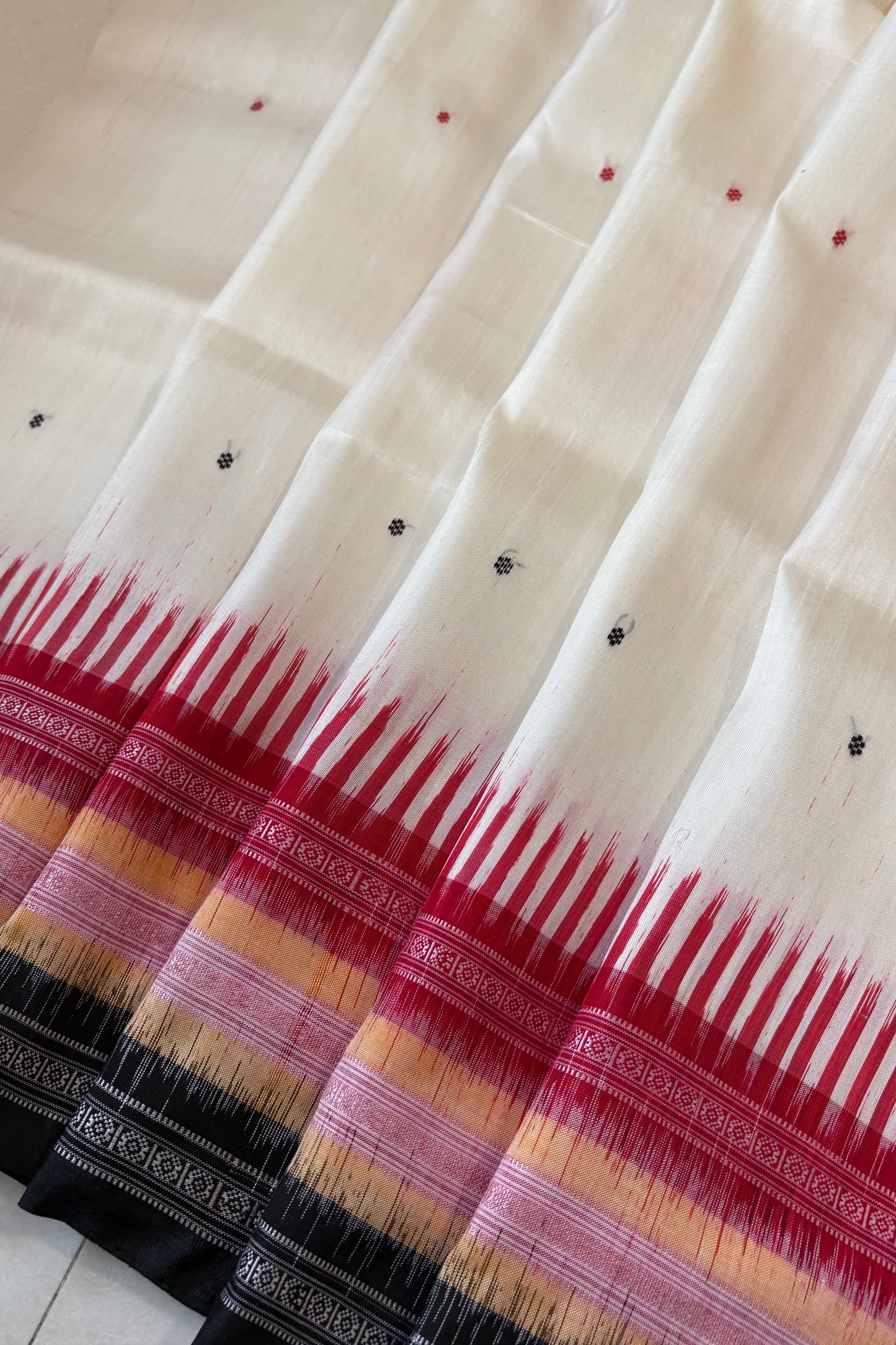 Exclusive Kathifera Odisha Ikkat Khandua Pure Silk Saree- White