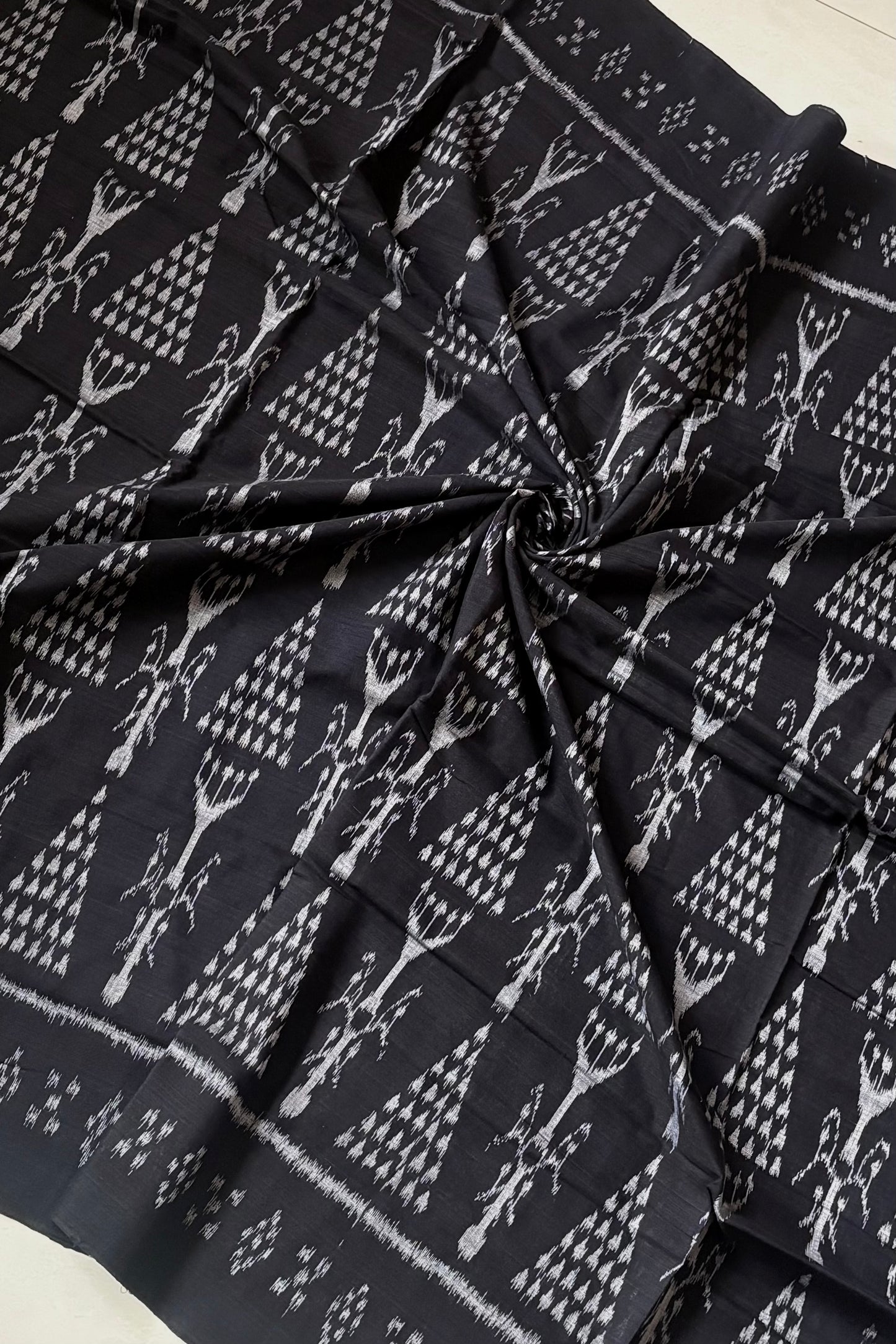 Exclusive Bandha Body Ikkat Cotton Saree - Black