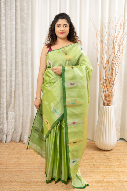 Handwoven Gadwal Pure Silk Saree - Pastel Green