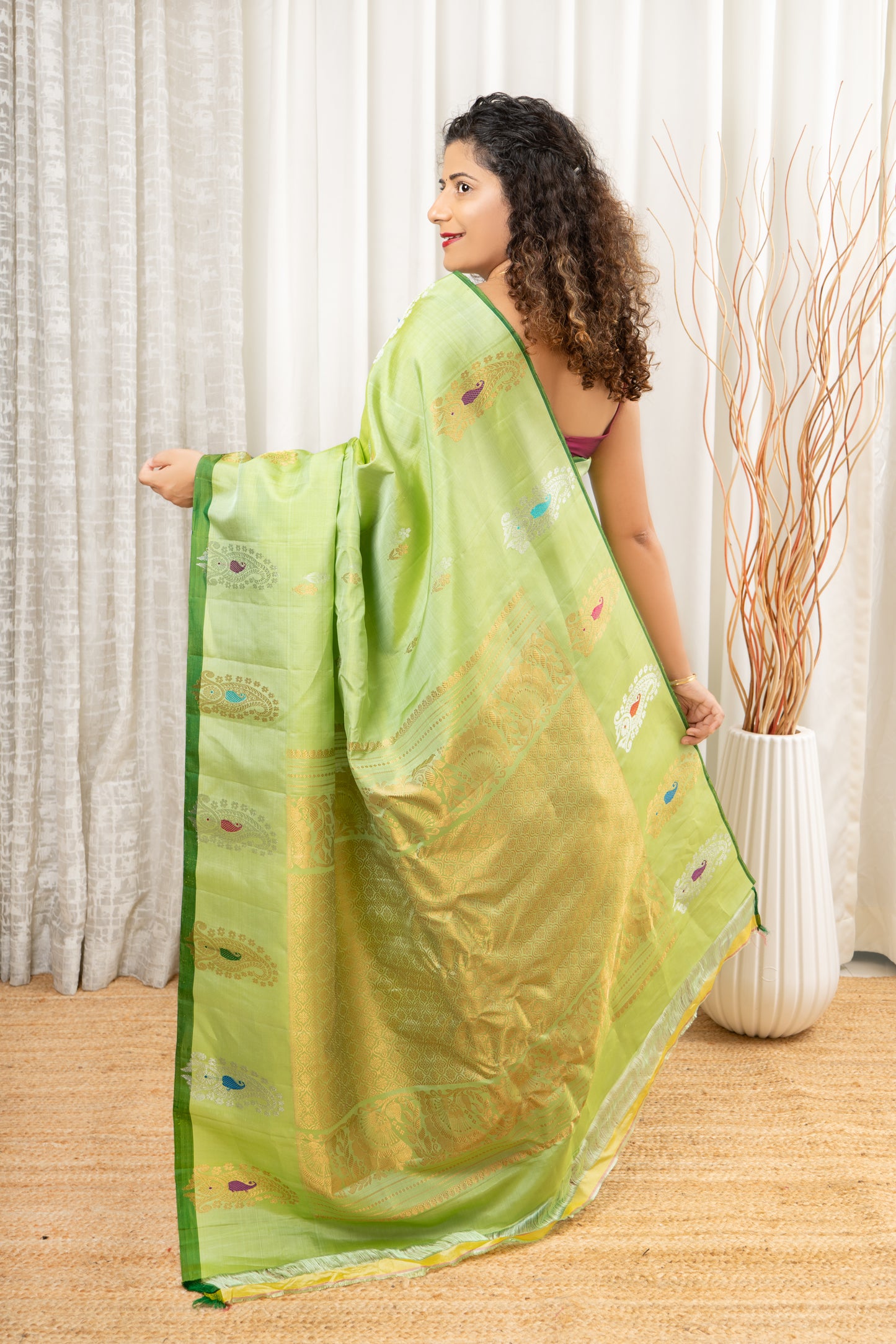 Handwoven Gadwal Pure Silk Saree - Pastel Green