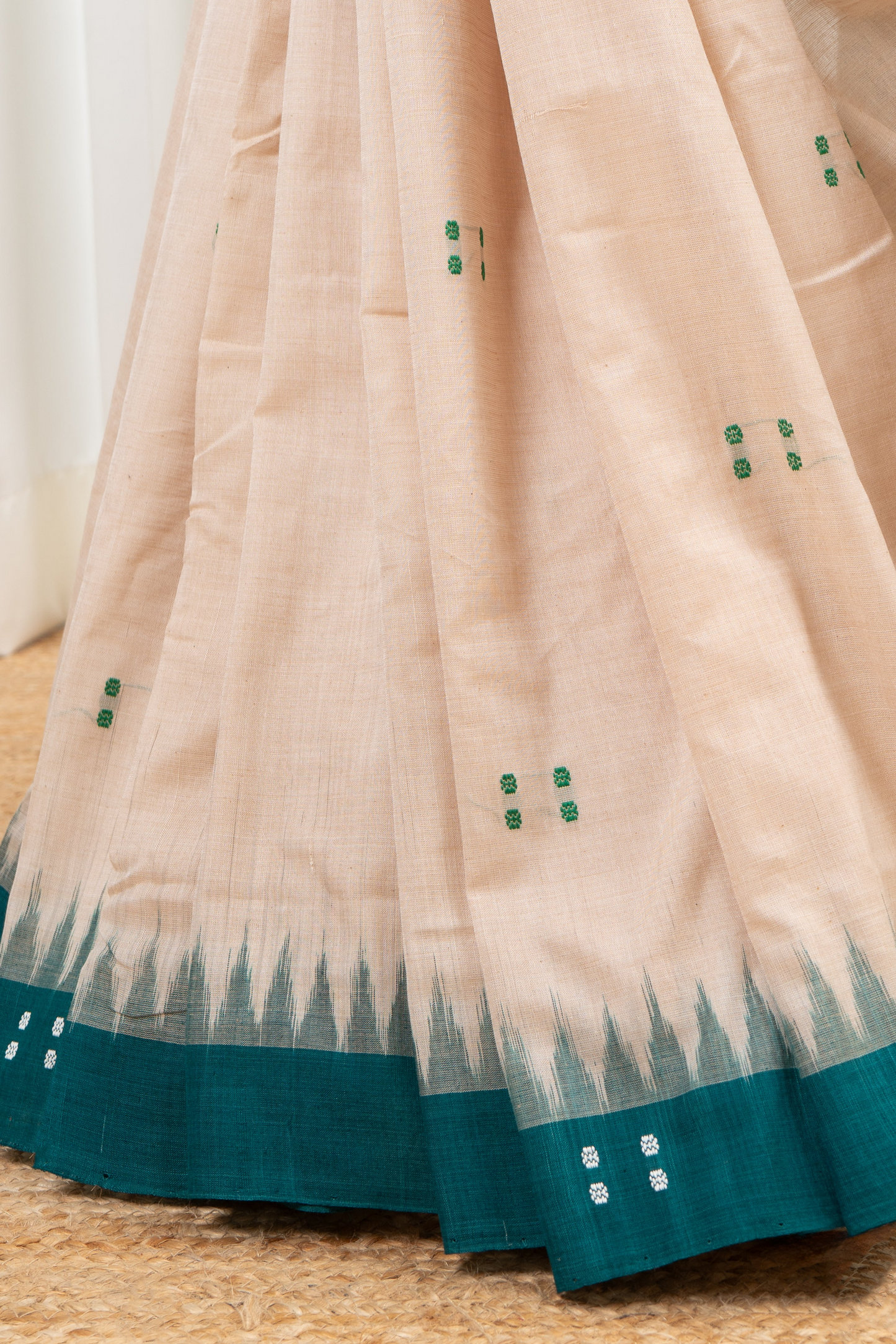 Ek Phulia Cotton Saree-Beige and Rama Green