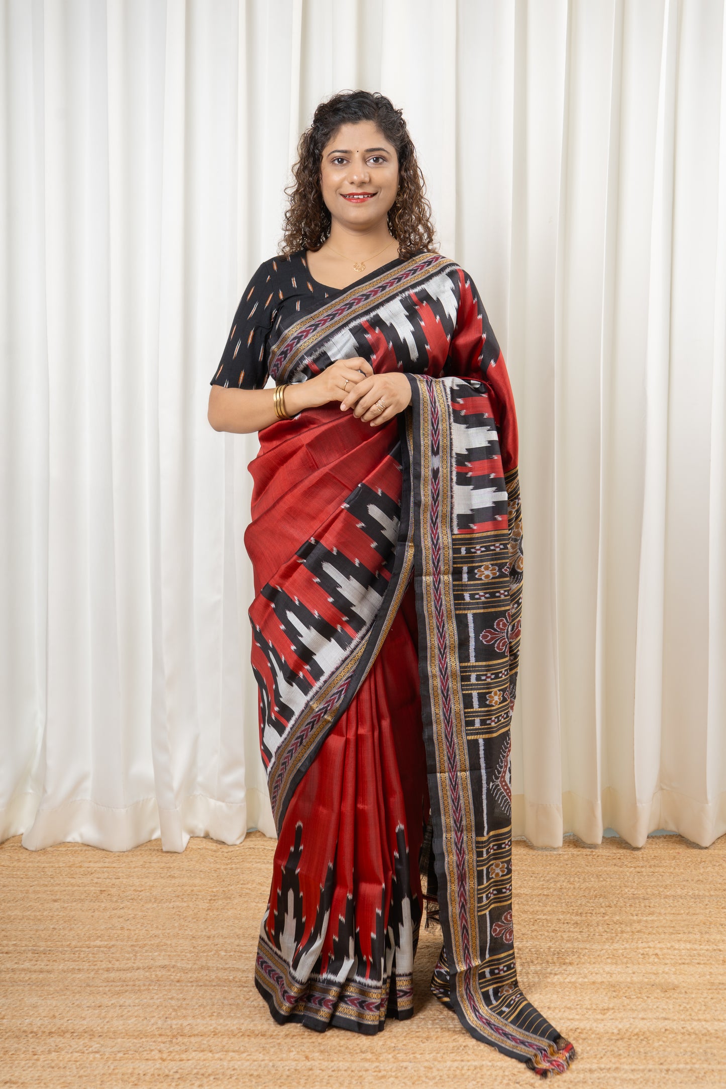 Phoda Kumbha Khandua Ikkat Silk Saree - Red Black