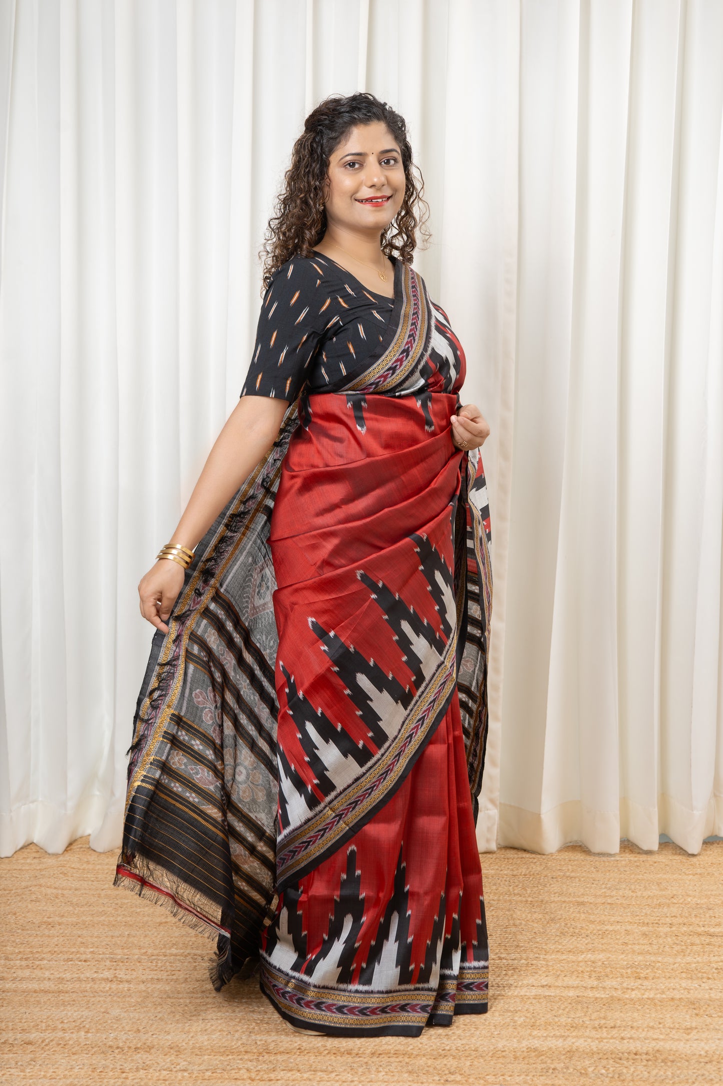 Phoda Kumbha Khandua Ikkat Silk Saree - Red Black
