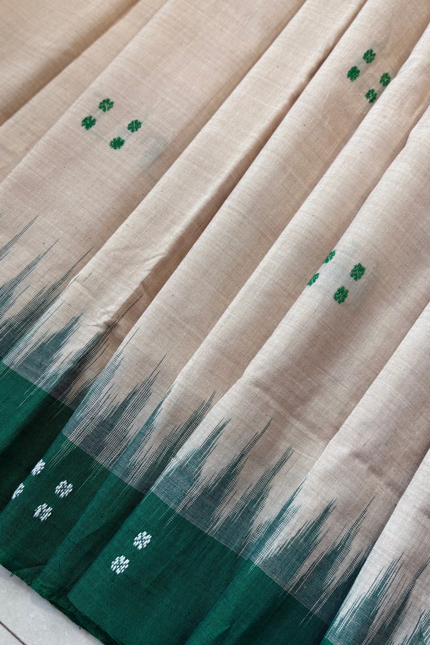 Ek Phulia Cotton Saree-Beige and Green