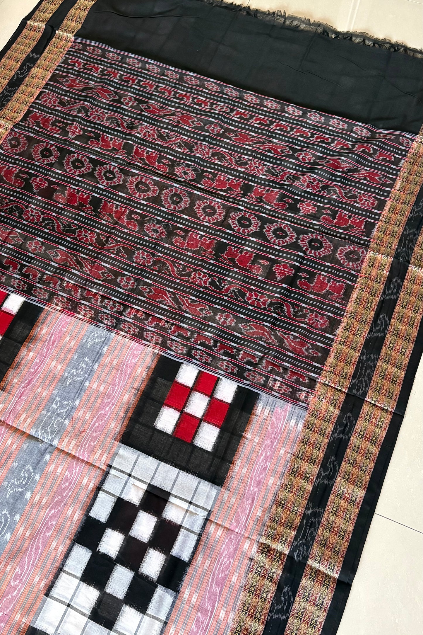 Sambalpuri Bichitrapuri Pure Cotton Saree: White-Beige-Black