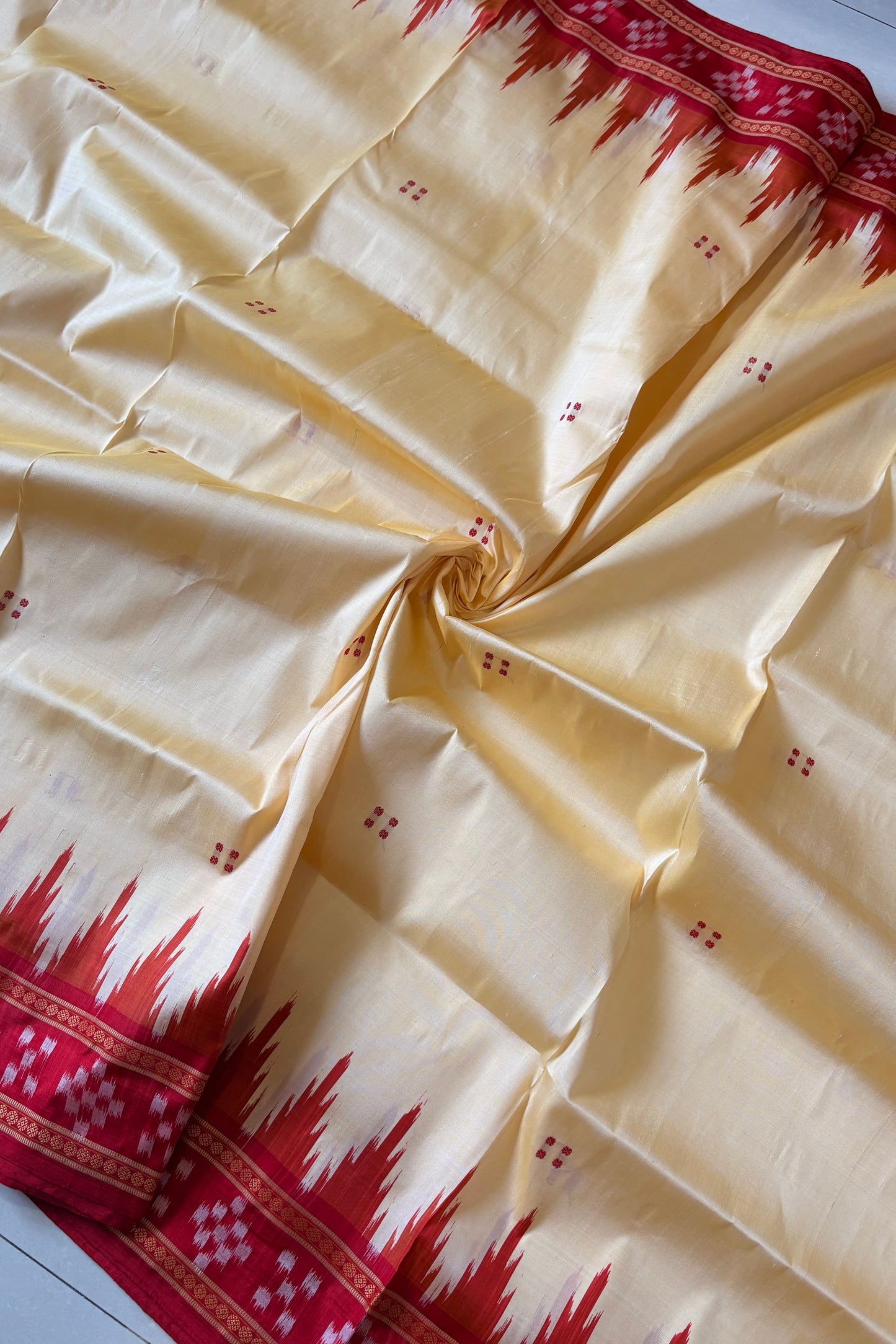 Pasapali Border Khandua Ikkat Silk Saree - Butter Cream