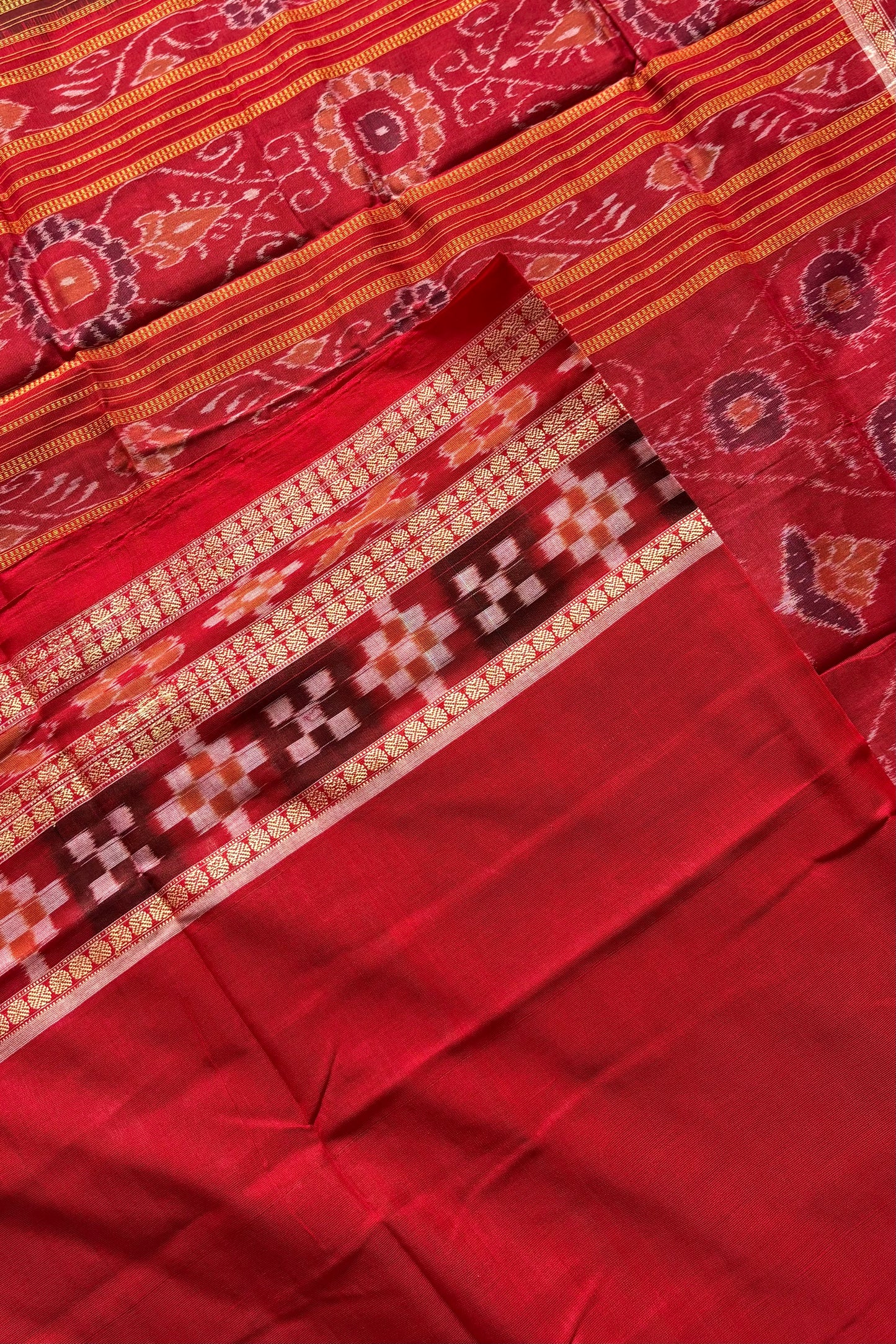 Exclusive Curvilinear Sambalpuri Ikkat Pure Cotton Saree : Teal & Red