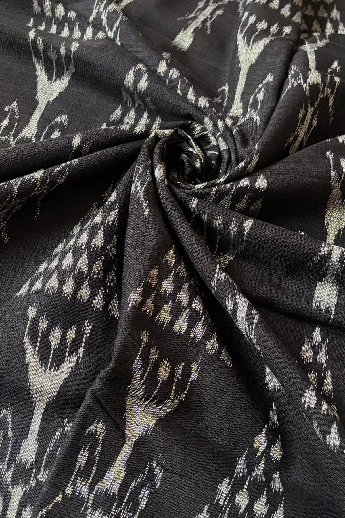Exclusive Bandha Body Ikkat Cotton Saree - Black