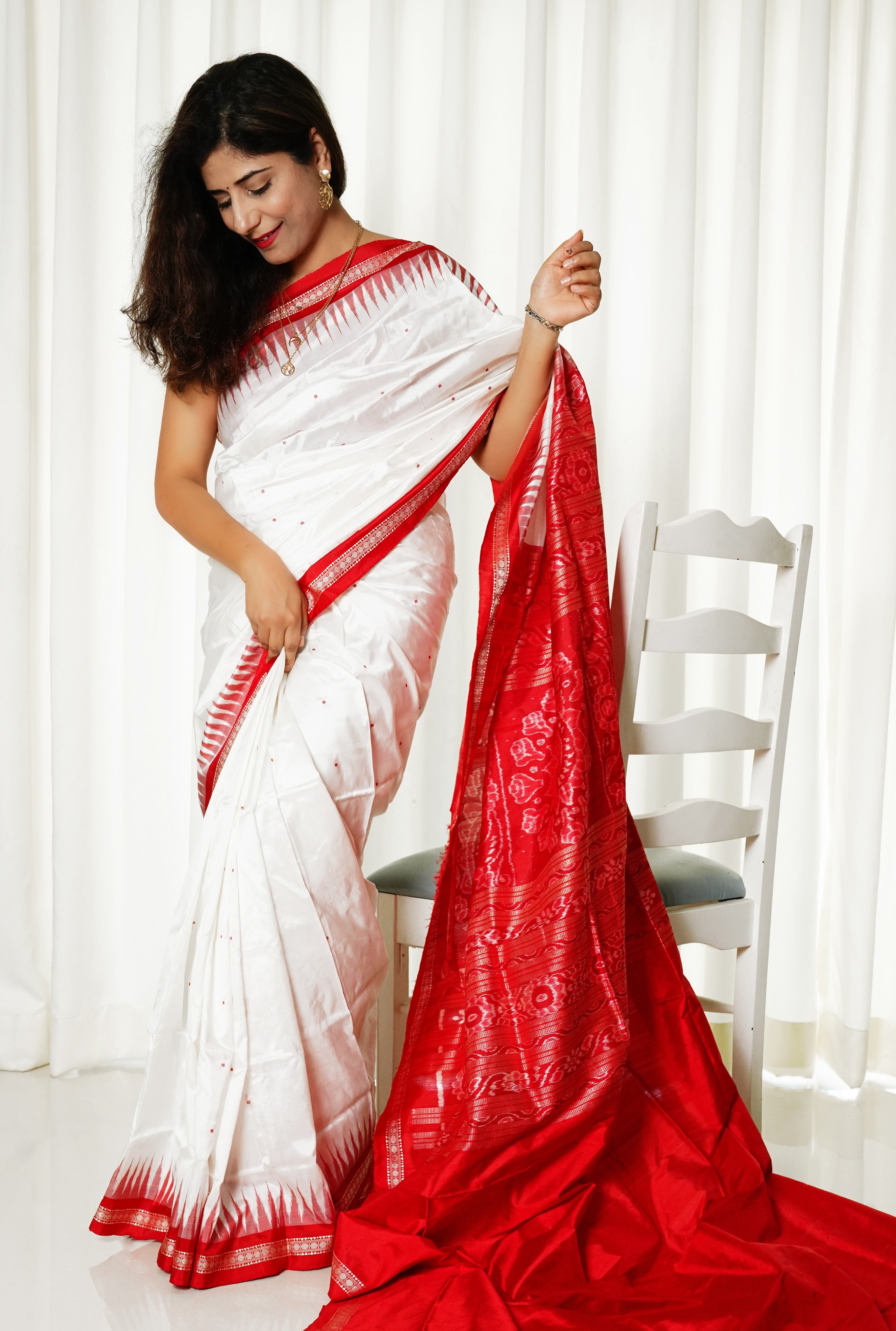 Ek Phulia Sambalpuri Ikkat Pure Silk Pata Saree- White and Red