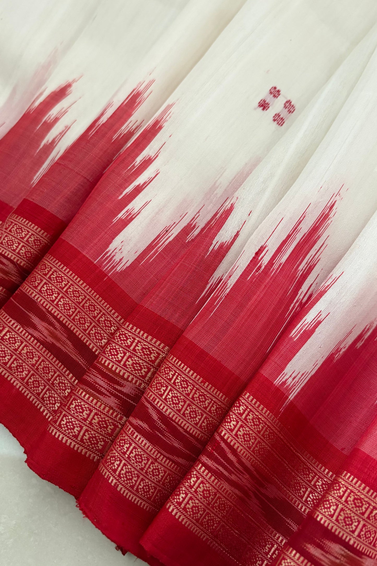 Bandha Border Khandua Ikkat Silk Saree - Off White Red