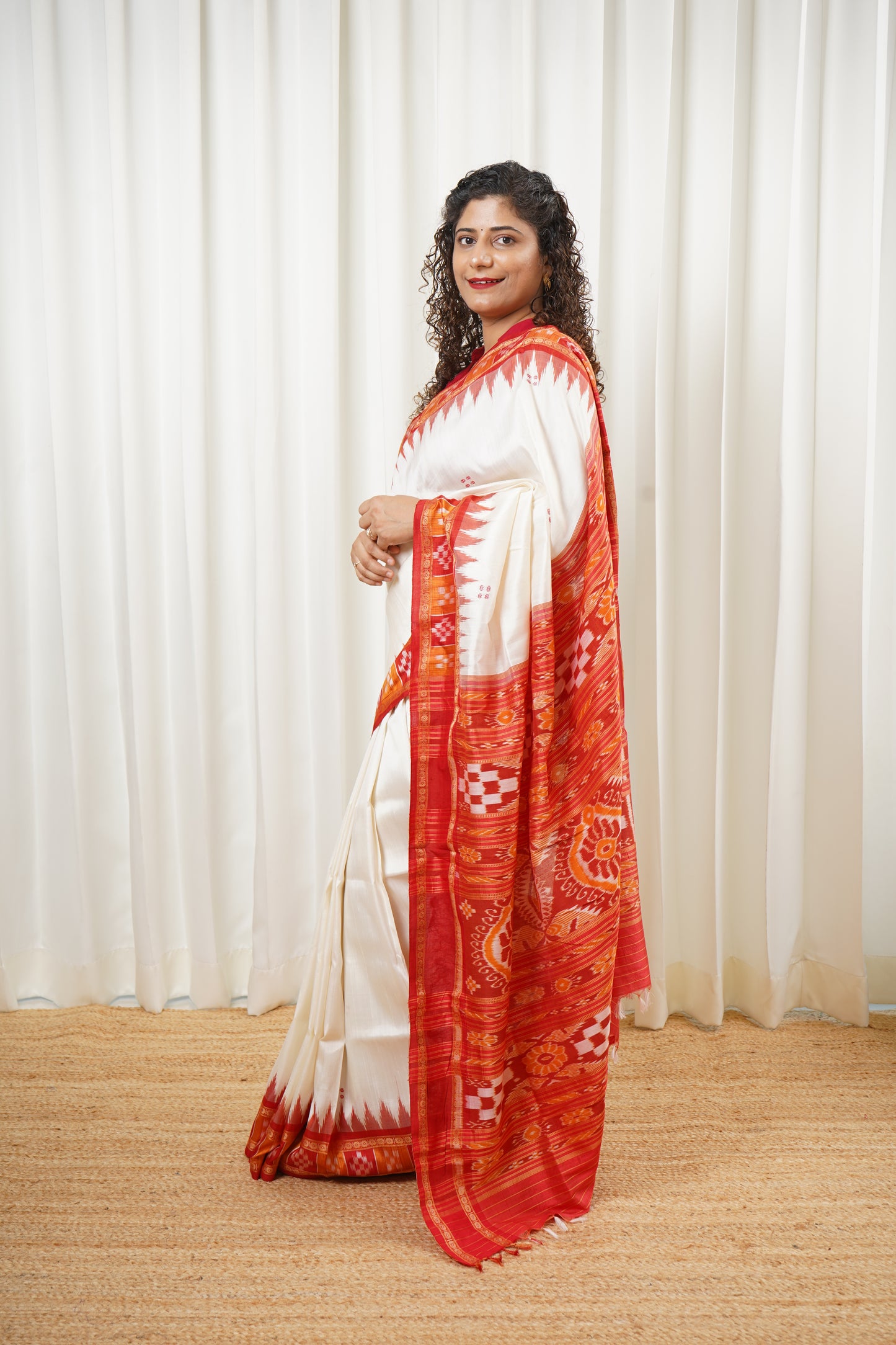Pasapali Border Khandua Ikkat Silk Saree - Off White