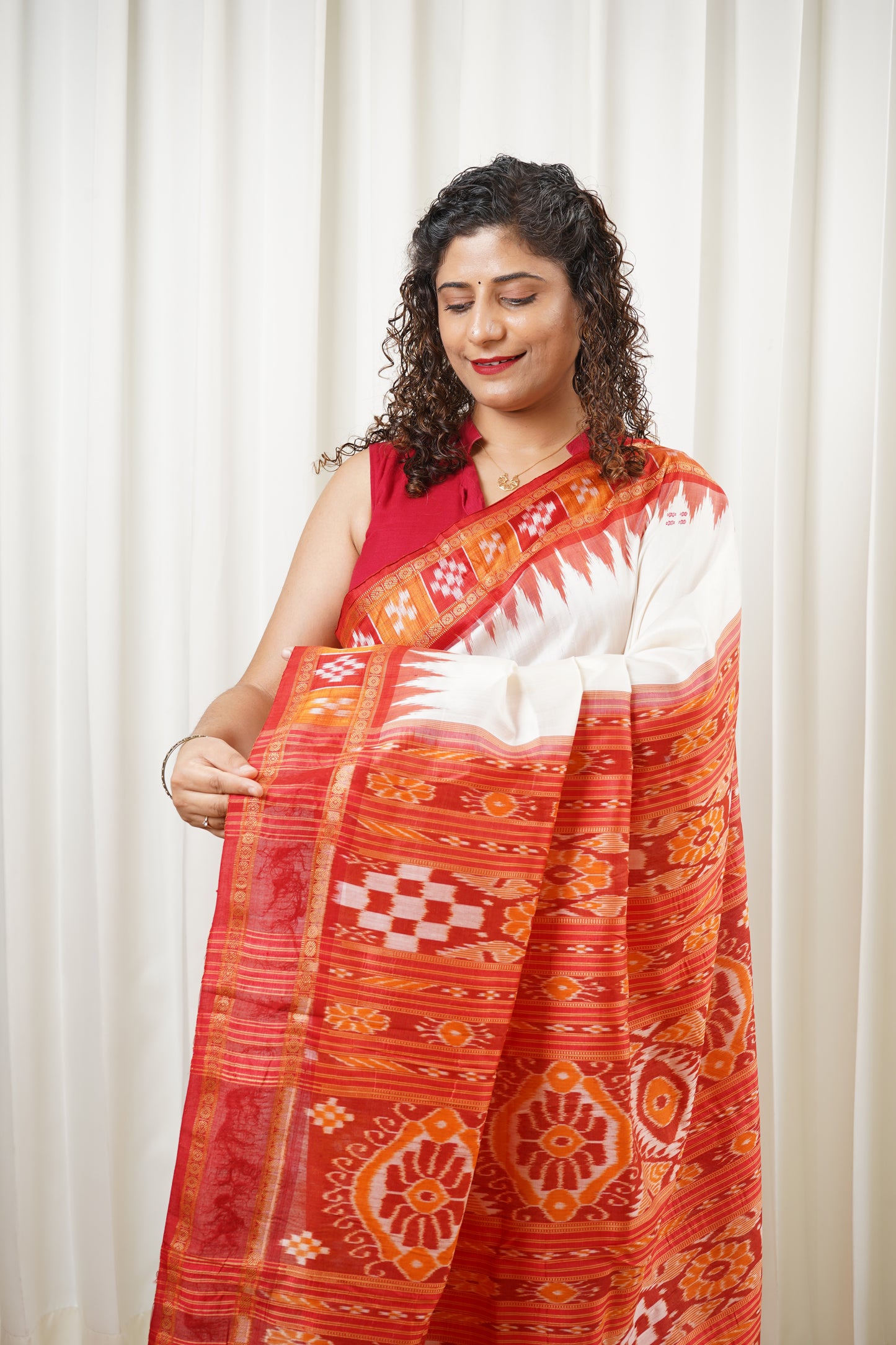 Pasapali Border Khandua Ikkat Silk Saree - Off White
