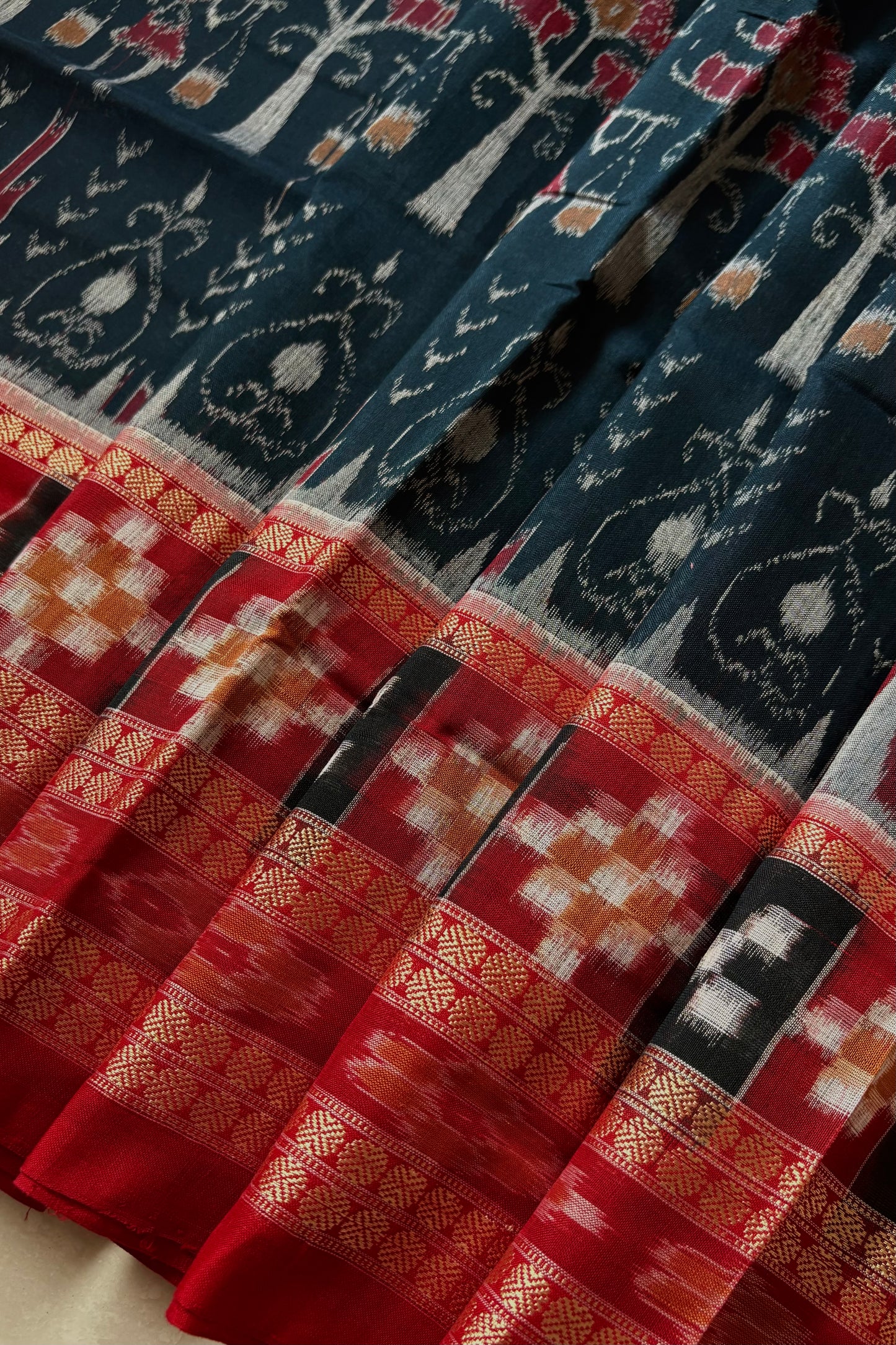 Exclusive Curvilinear Sambalpuri Ikkat Pure Cotton Saree : Teal & Red
