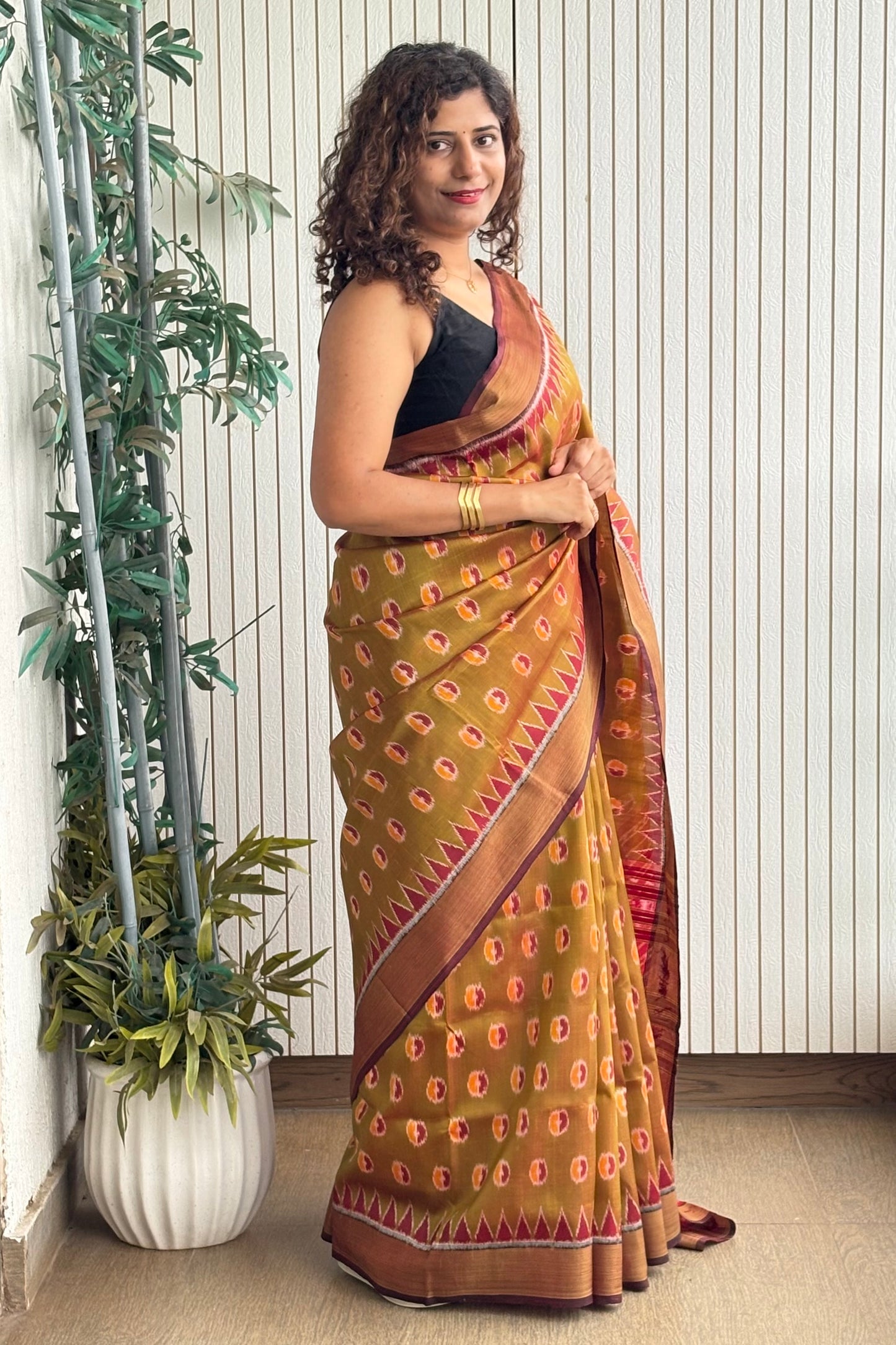 Odisha Ikkat Pure Khandua Silk Saree-Dual Shine Olive