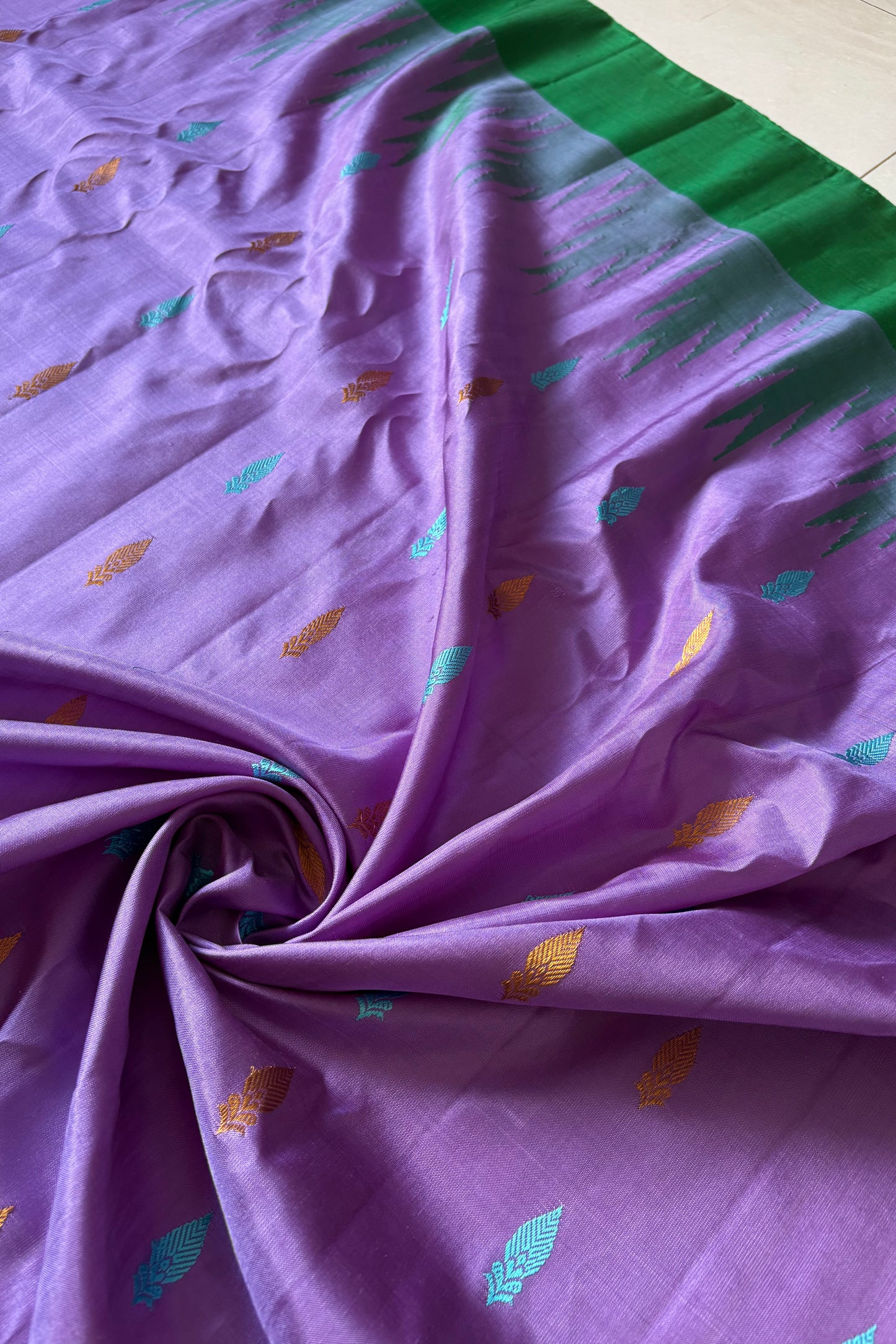 Handwoven Gadwal Pure Silk Saree - Light Purple