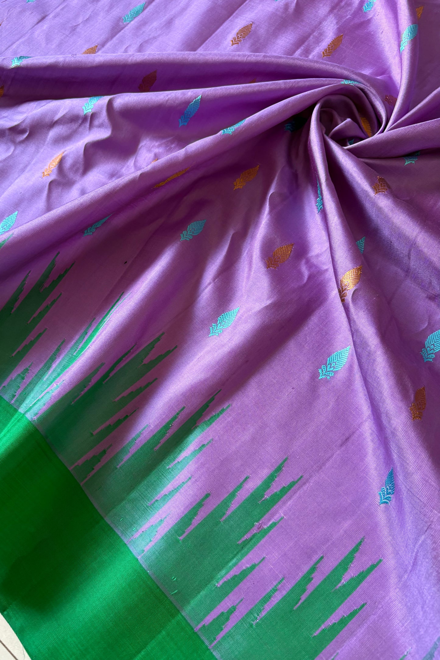 Handwoven Gadwal Pure Silk Saree - Light Purple