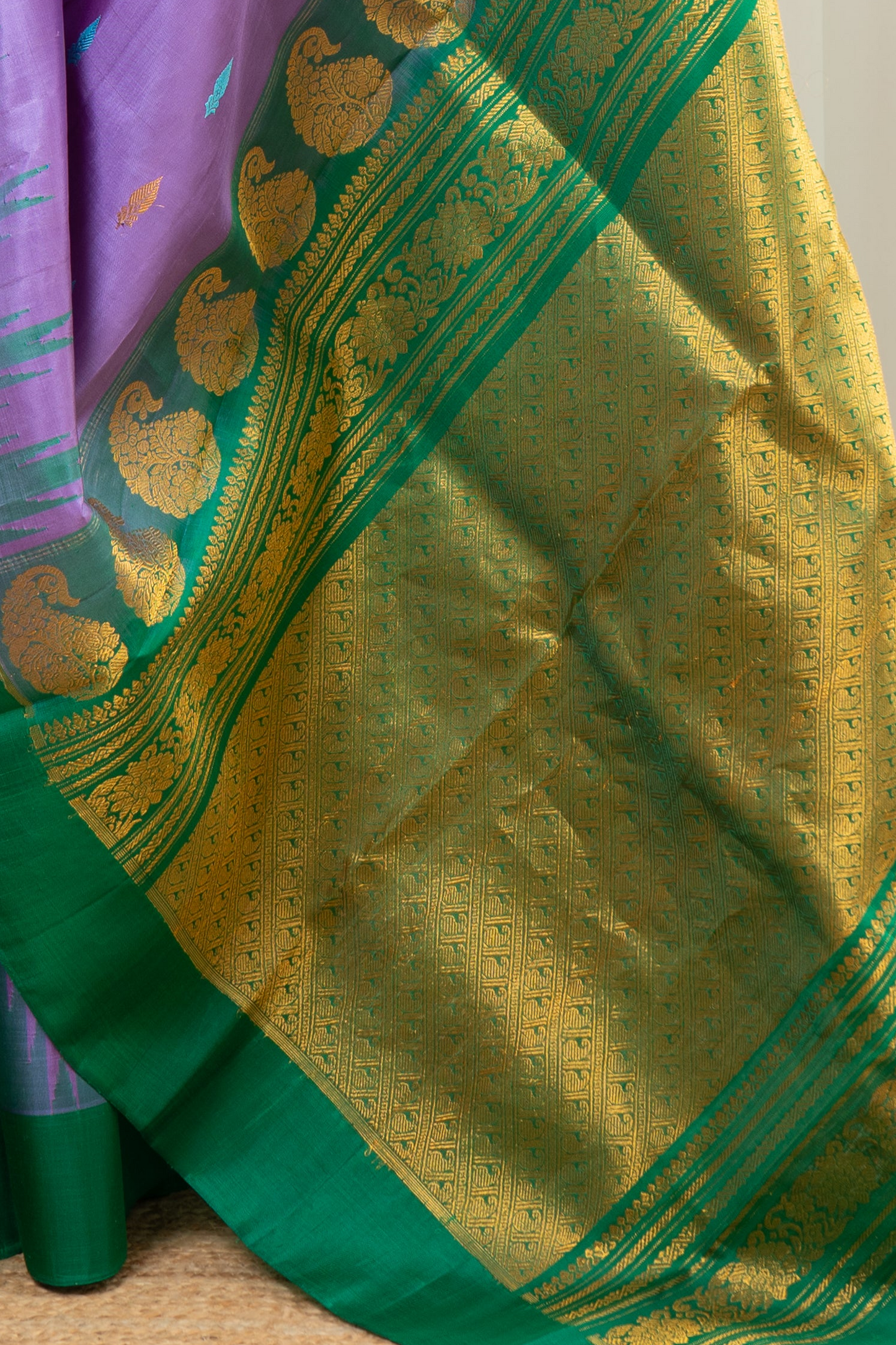 Handwoven Gadwal Pure Silk Saree - Light Purple