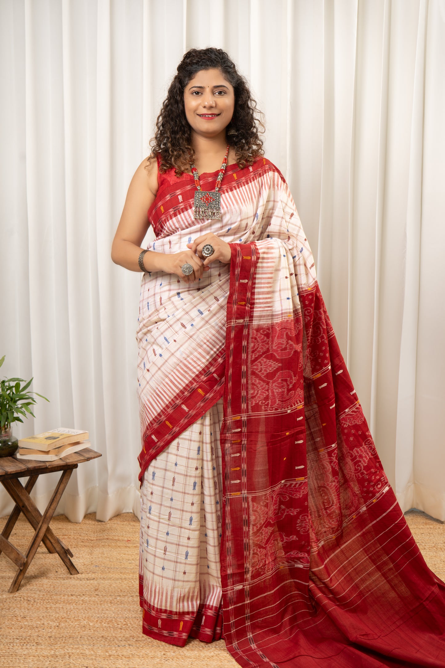 Exclusive Odisha Ikkat Hazaar Buti Cotton Saree- White Maroon