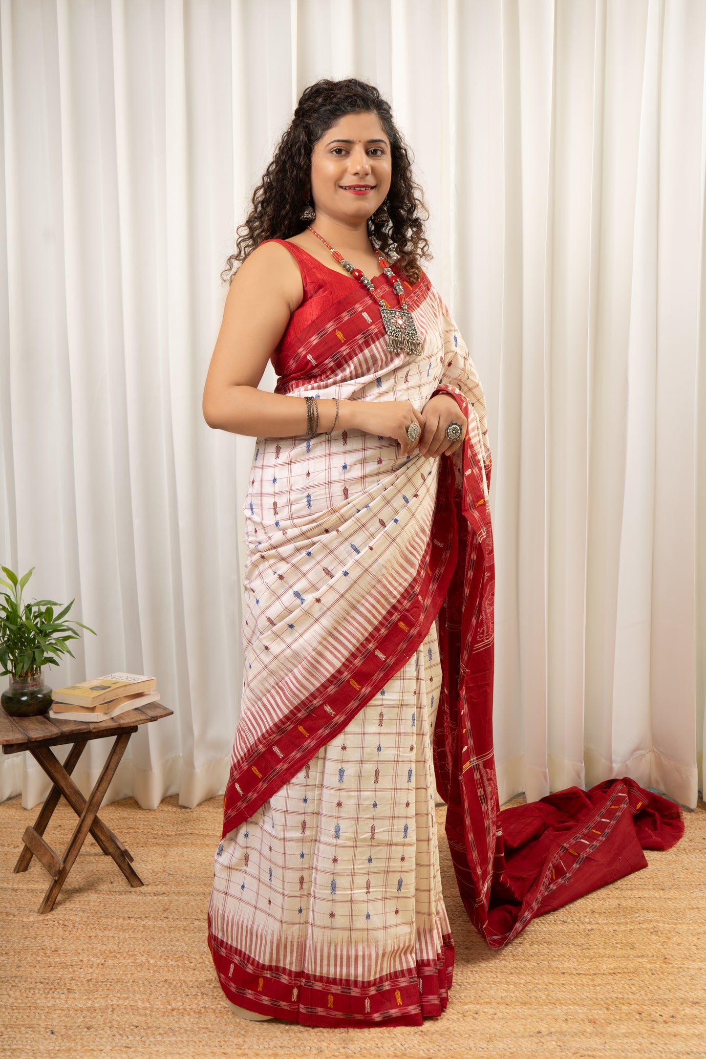 Exclusive Odisha Ikkat Hazaar Buti Cotton Saree- White Maroon