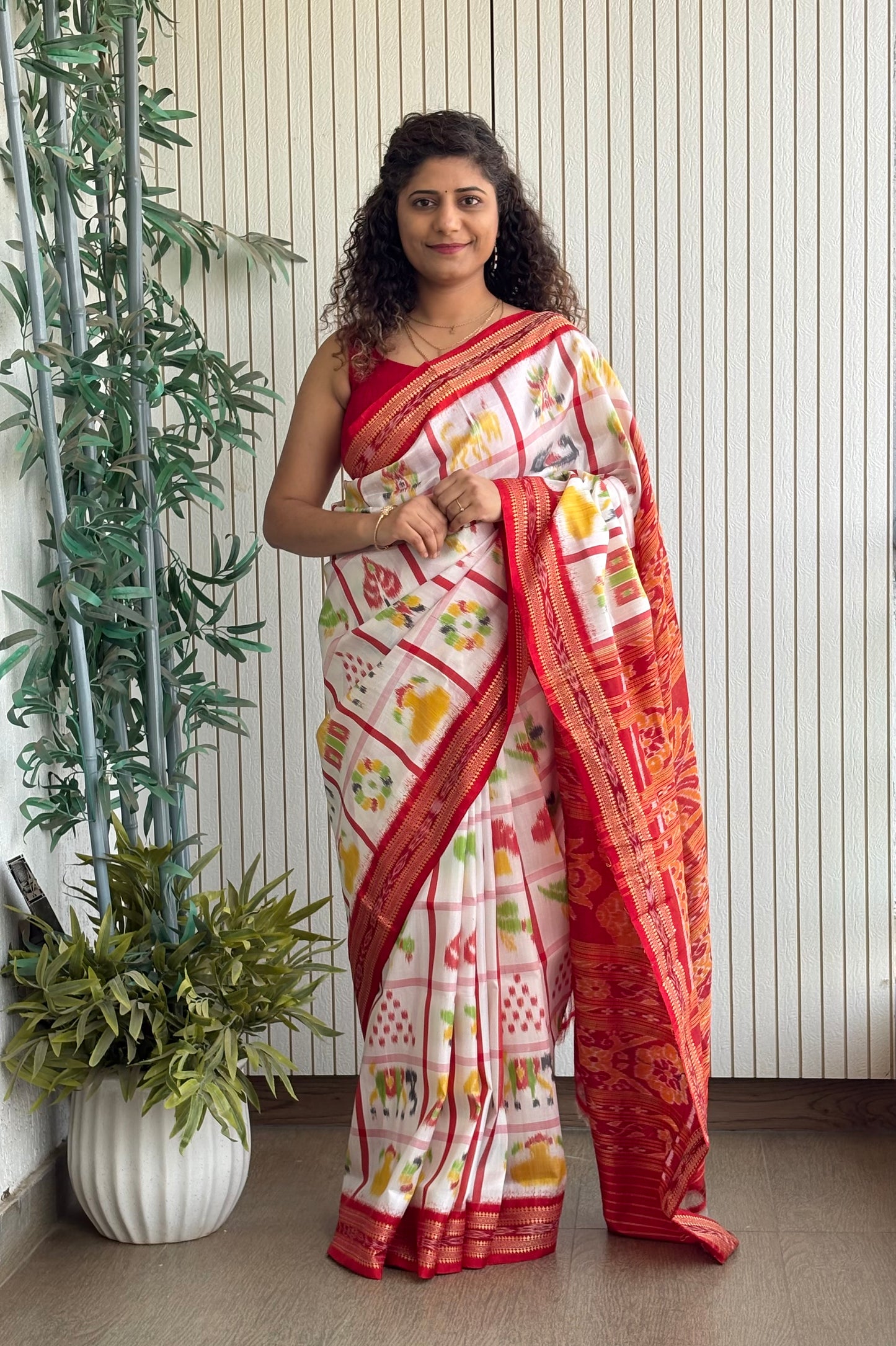 Nabakothi Khandua Silk Saree: Off White