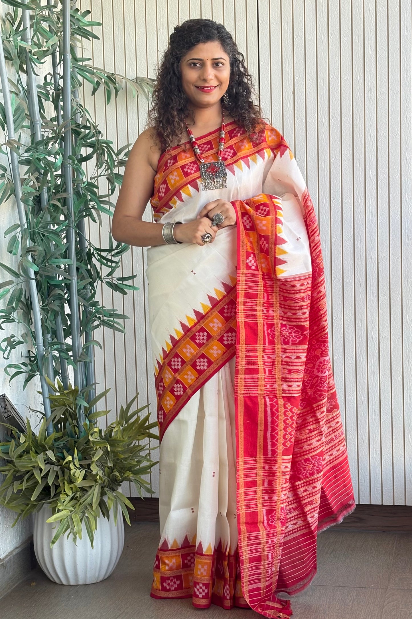 Double Pasapali Border Khandua Ikkat Silk Saree - Off White and Red