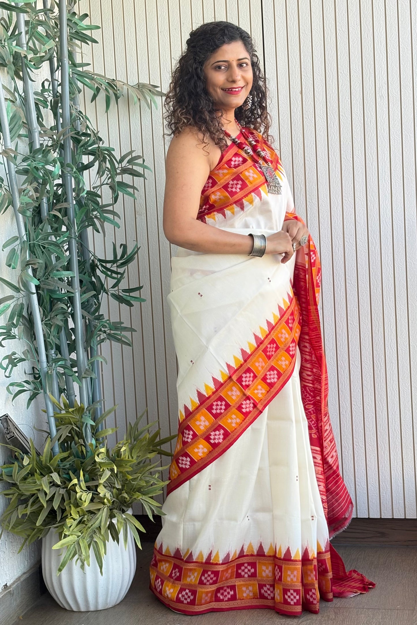 Double Pasapali Border Khandua Ikkat Silk Saree - Off White and Red