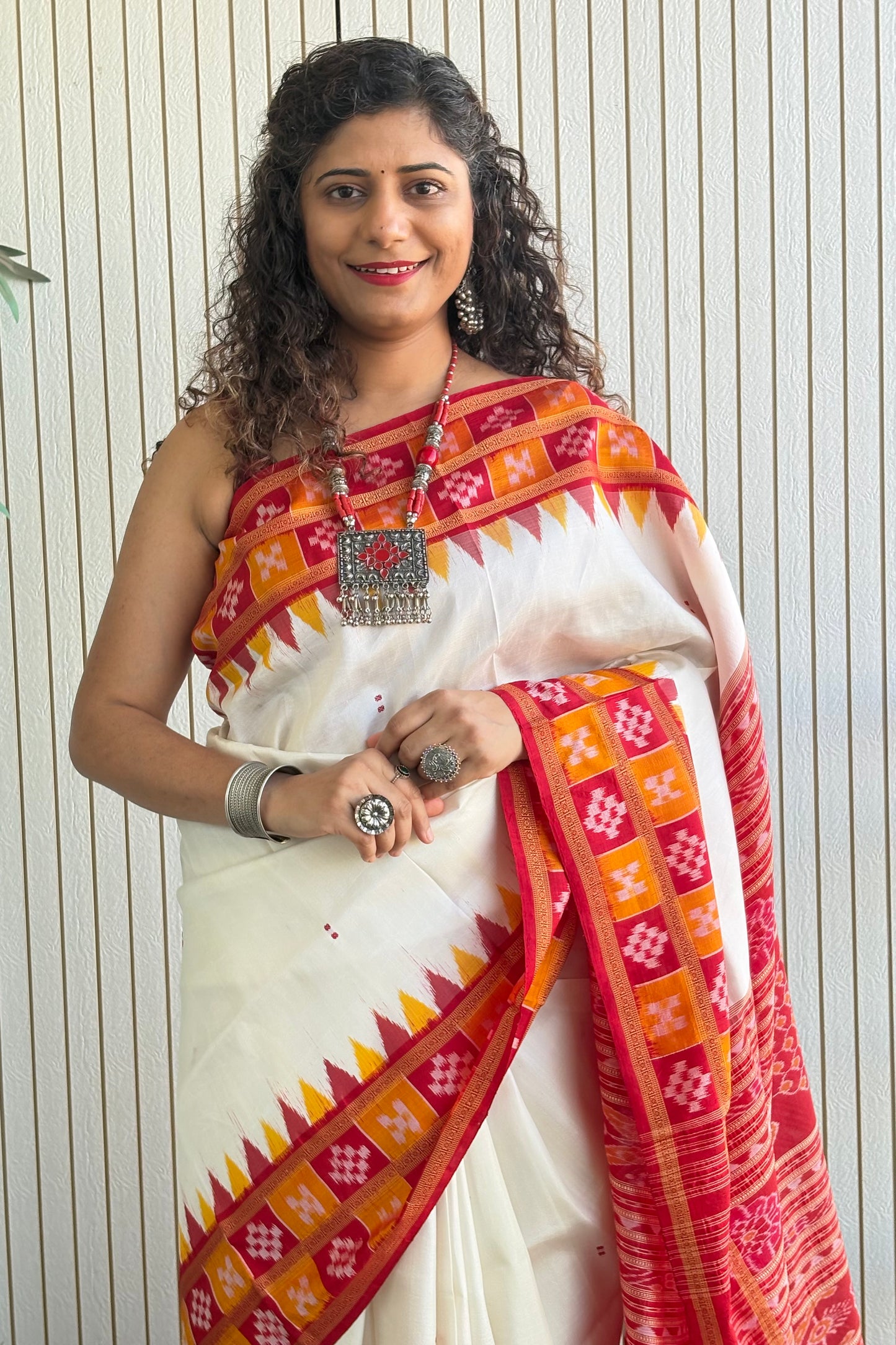 Double Pasapali Border Khandua Ikkat Silk Saree - Off White and Red