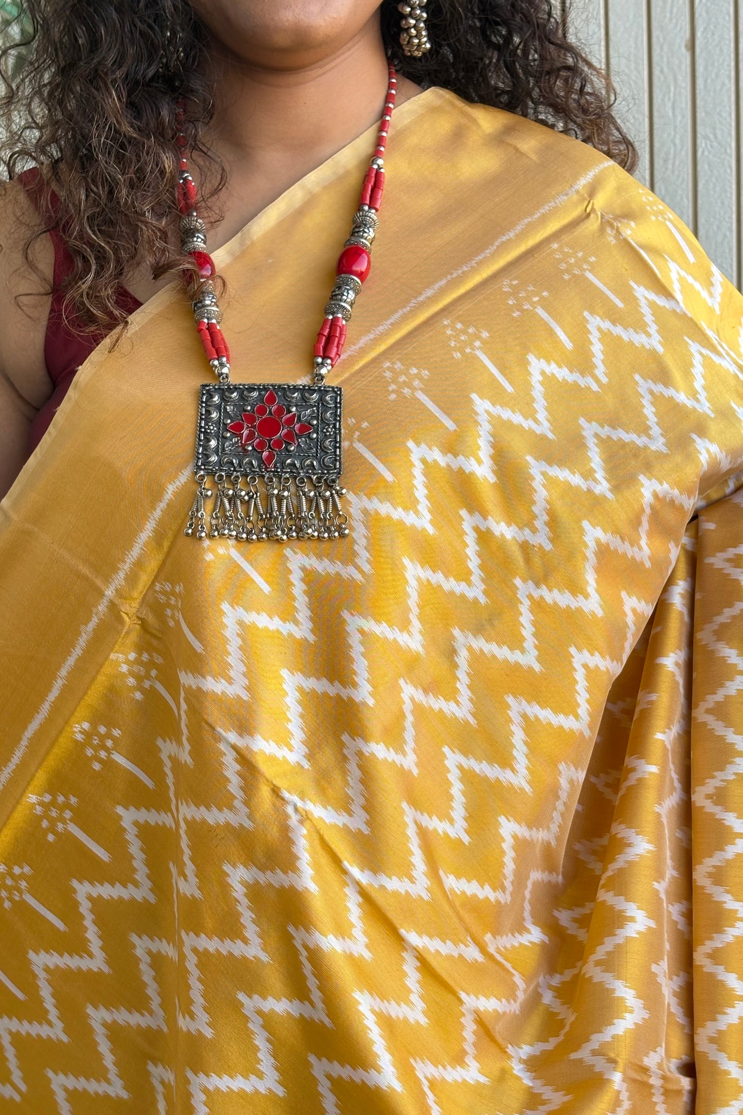 Handwoven Pochampally Ikkat Pure Silk Saree- Shot Pale Gold