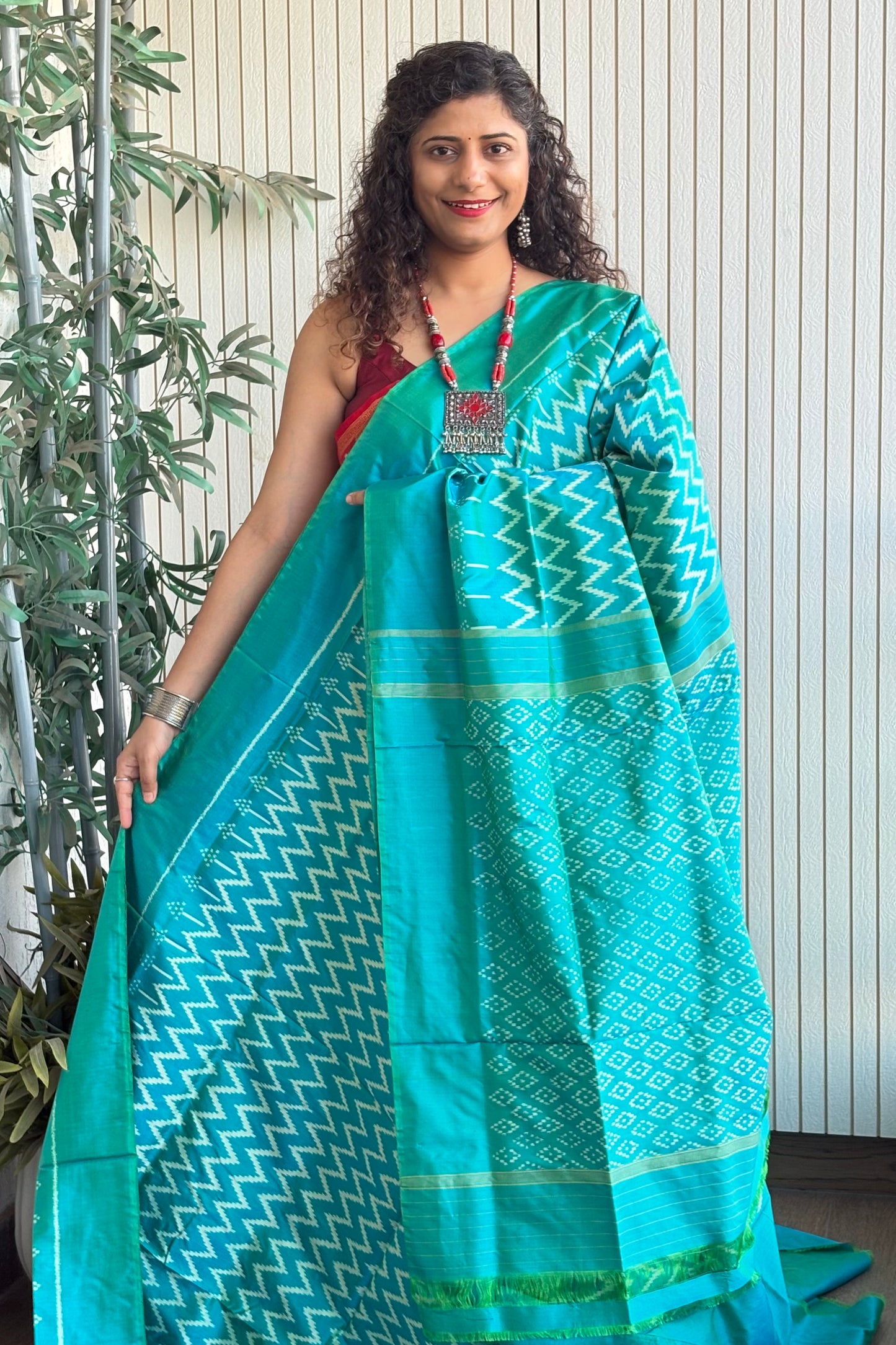 Handwoven Pochampally Ikkat Pure Silk Saree- Shot Sea Green