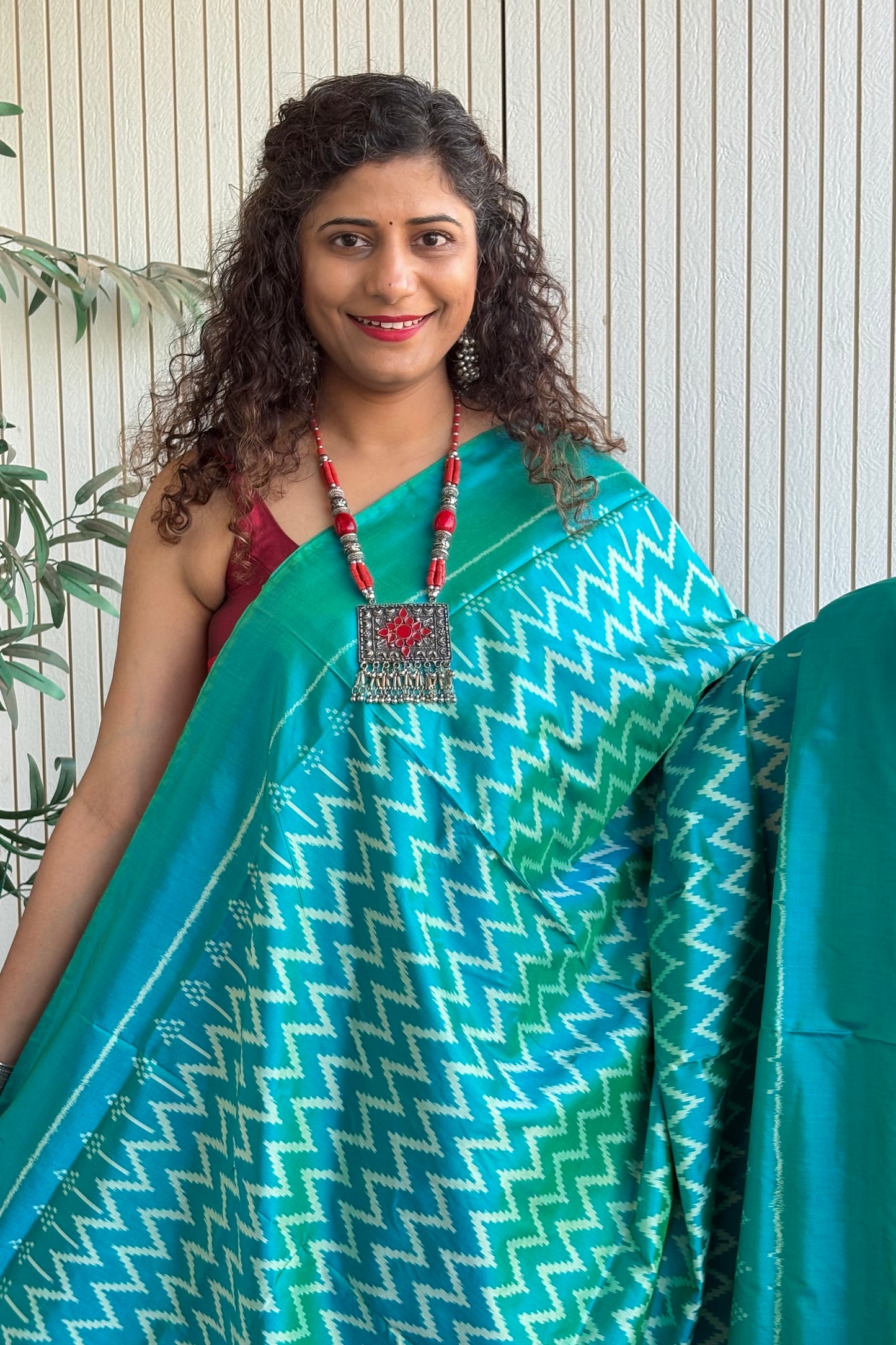 Handwoven Pochampally Ikkat Pure Silk Saree- Shot Sea Green