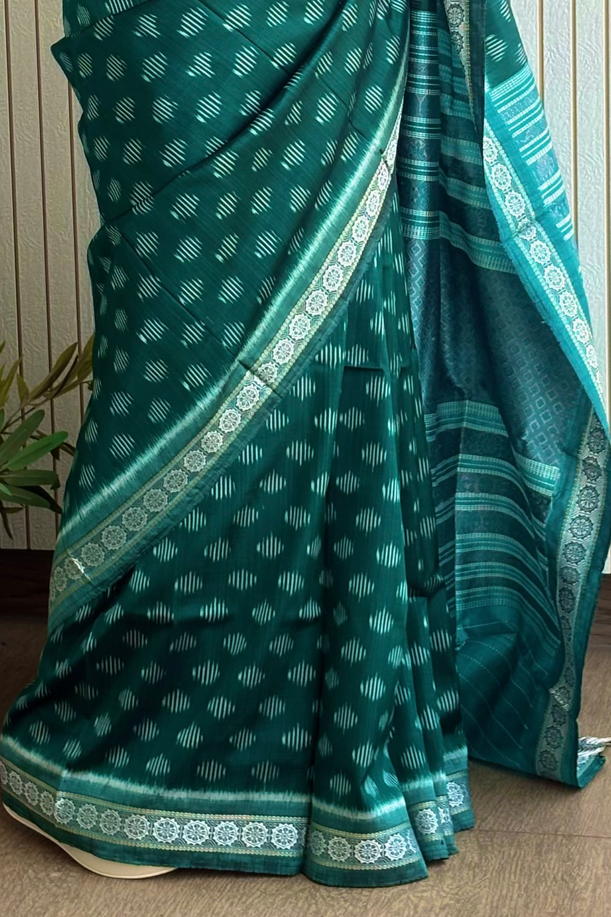 Exclusive Odisha Ikkat Jalla Work Pure Silk Saree - Rama Green