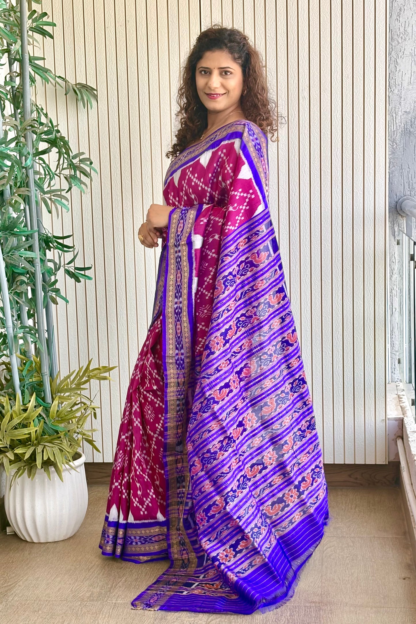 Bandha Body Khandua Ikkat Silk Saree - Dual shine Magenta