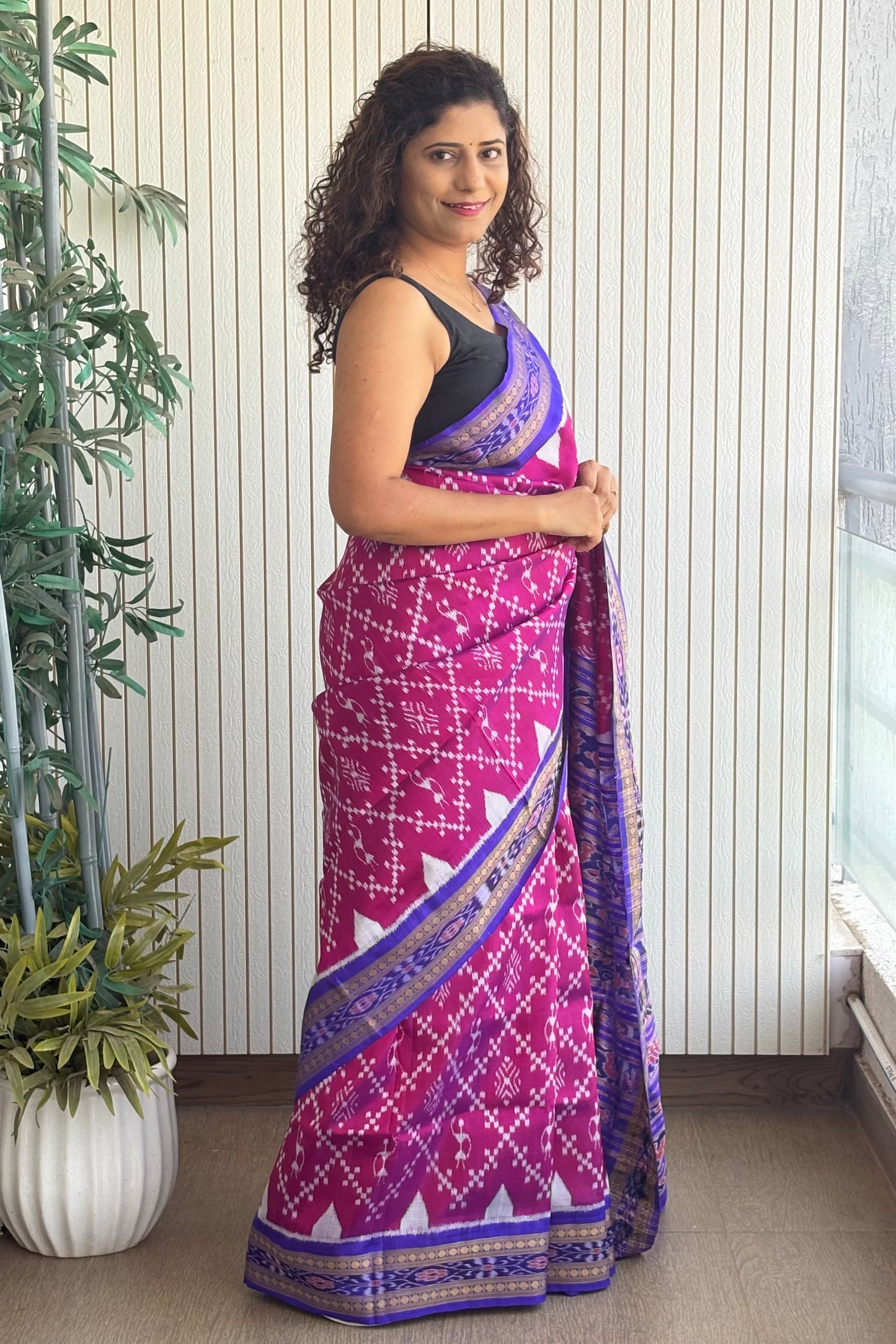 Bandha Body Khandua Ikkat Silk Saree - Dual shine Magenta