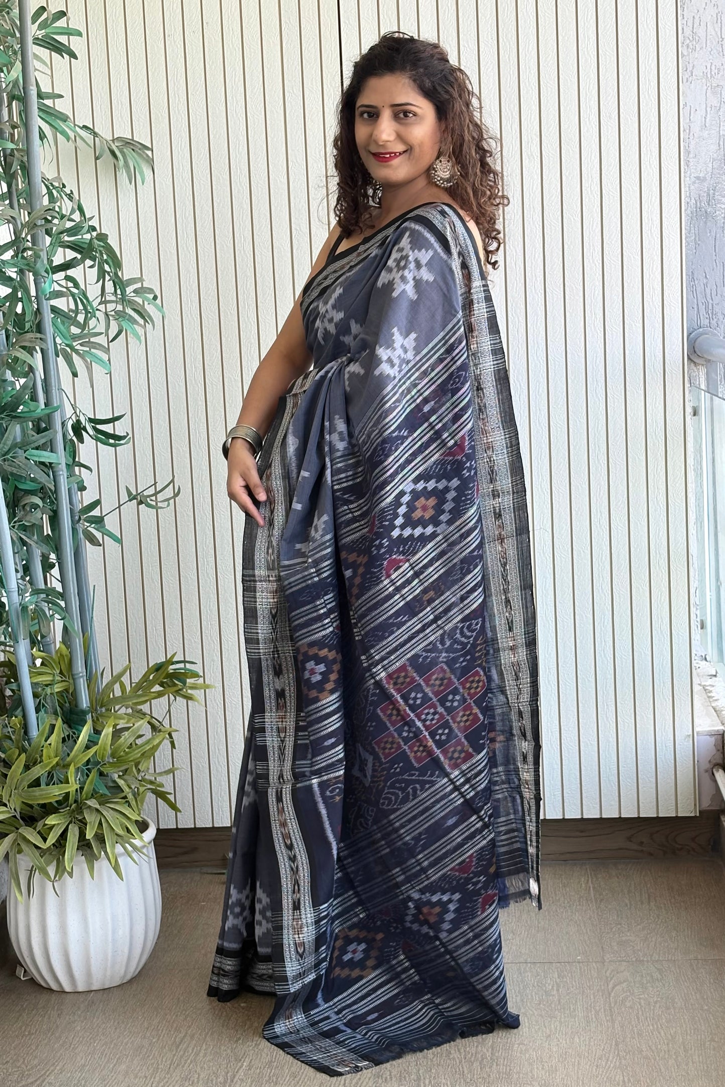 Odisha Handloom Single Ikkat Cotton Saree-Grey