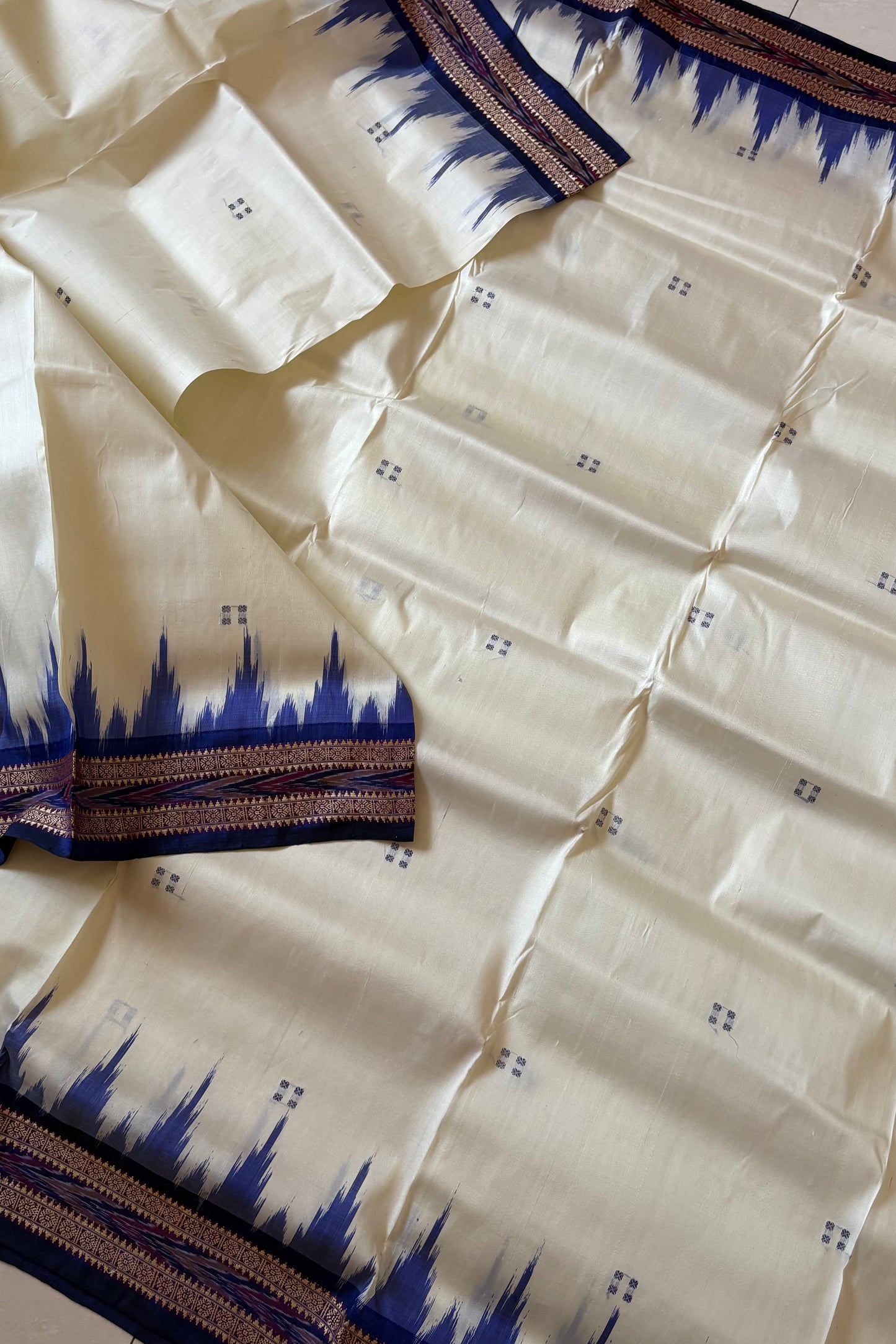 Odisha Ikkat Khandua Pure Silk Saree- Off White